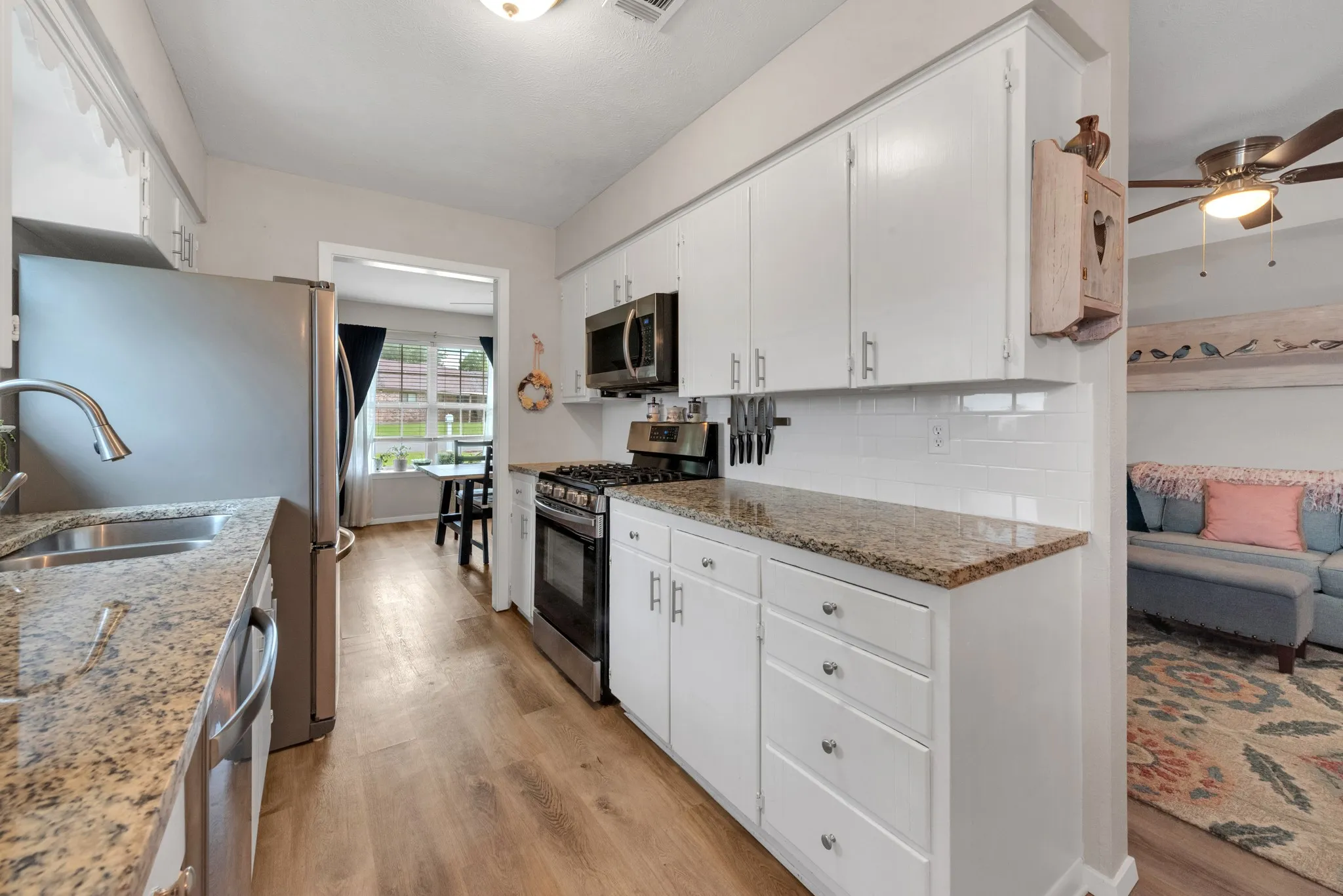 Single Family Residence For Sale in Grayson County , 842 Starlight Drive, Sherman, Texas 75090, 3 Bedroom, 2 Bathroom, 2 Garage spaces, 1,558 Sqft, built in 1969, mls#21291255, Real Estate Agent in Sherman, Homes For Sale in Grayson county, Homes For Sale in Sherman, Realtor in Sherman Texas, Real Estate Brokerage Independent Realty Texas, Luminita Cordes Realtor