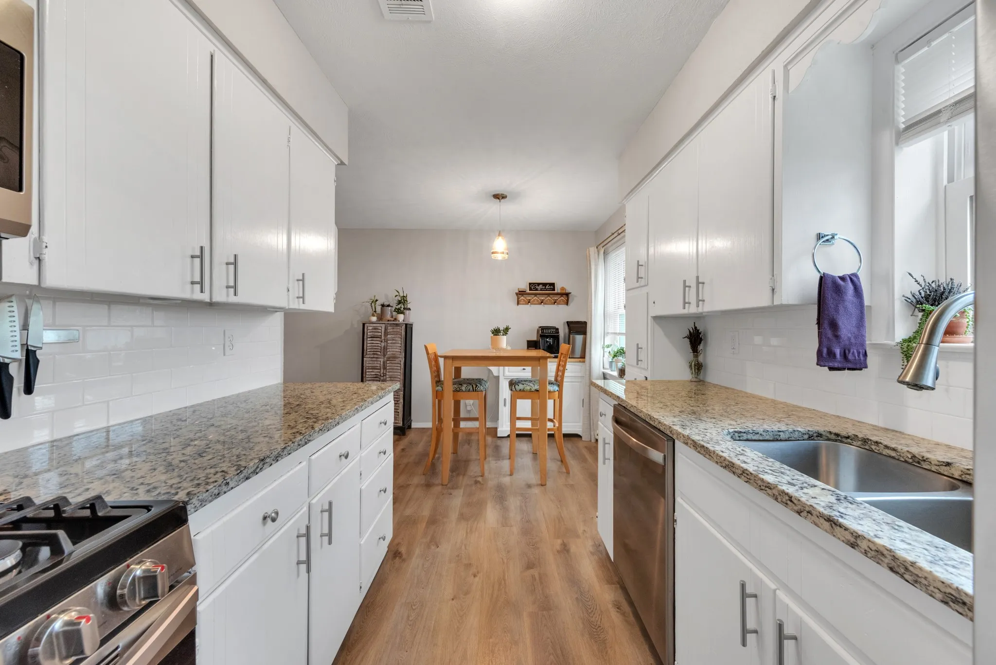 Single Family Residence For Sale in Grayson County , 842 Starlight Drive, Sherman, Texas 75090, 3 Bedroom, 2 Bathroom, 2 Garage spaces, 1,558 Sqft, built in 1969, mls#21291255, Real Estate Agent in Sherman, Homes For Sale in Grayson county, Homes For Sale in Sherman, Realtor in Sherman Texas, Real Estate Brokerage Independent Realty Texas, Luminita Cordes Realtor