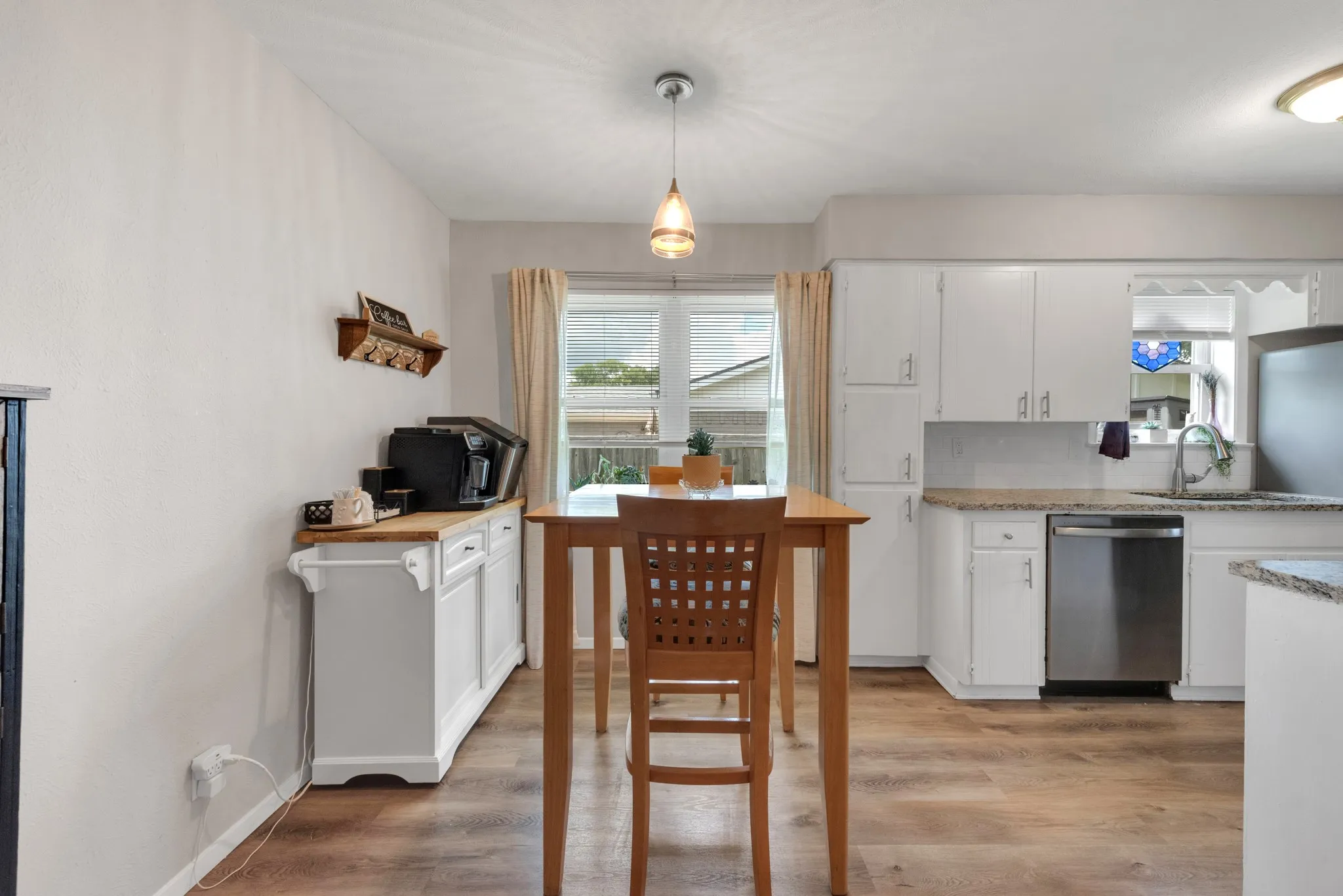 Single Family Residence For Sale in Grayson County , 842 Starlight Drive, Sherman, Texas 75090, 3 Bedroom, 2 Bathroom, 2 Garage spaces, 1,558 Sqft, built in 1969, mls#21291255, Real Estate Agent in Sherman, Homes For Sale in Grayson county, Homes For Sale in Sherman, Realtor in Sherman Texas, Real Estate Brokerage Independent Realty Texas, Luminita Cordes Realtor