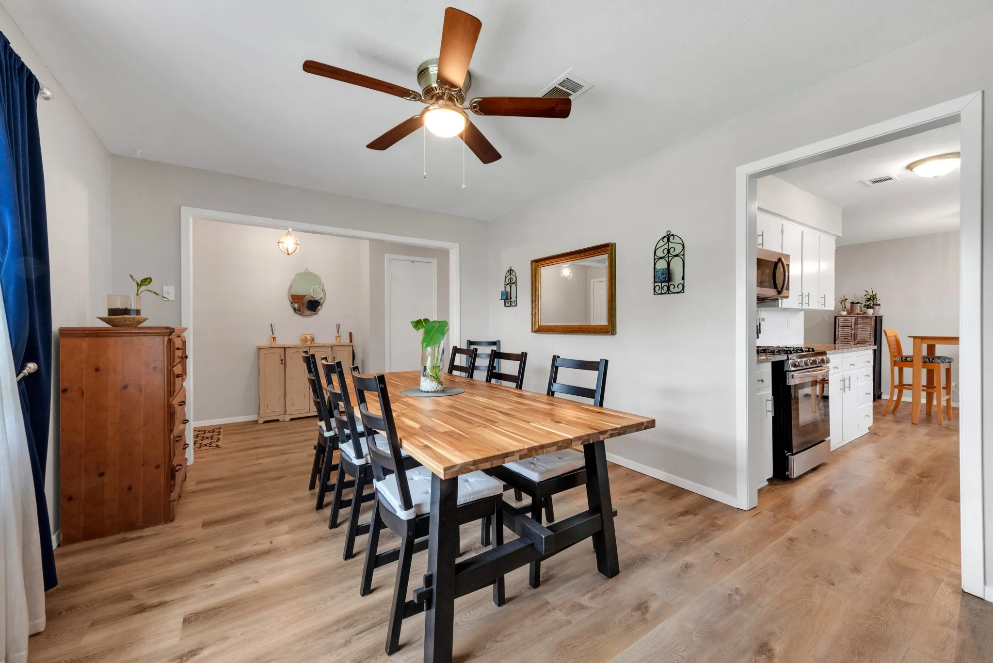 Single Family Residence For Sale in Grayson County , 842 Starlight Drive, Sherman, Texas 75090, 3 Bedroom, 2 Bathroom, 2 Garage spaces, 1,558 Sqft, built in 1969, mls#21291255, Real Estate Agent in Sherman, Homes For Sale in Grayson county, Homes For Sale in Sherman, Realtor in Sherman Texas, Real Estate Brokerage Independent Realty Texas, Luminita Cordes Realtor