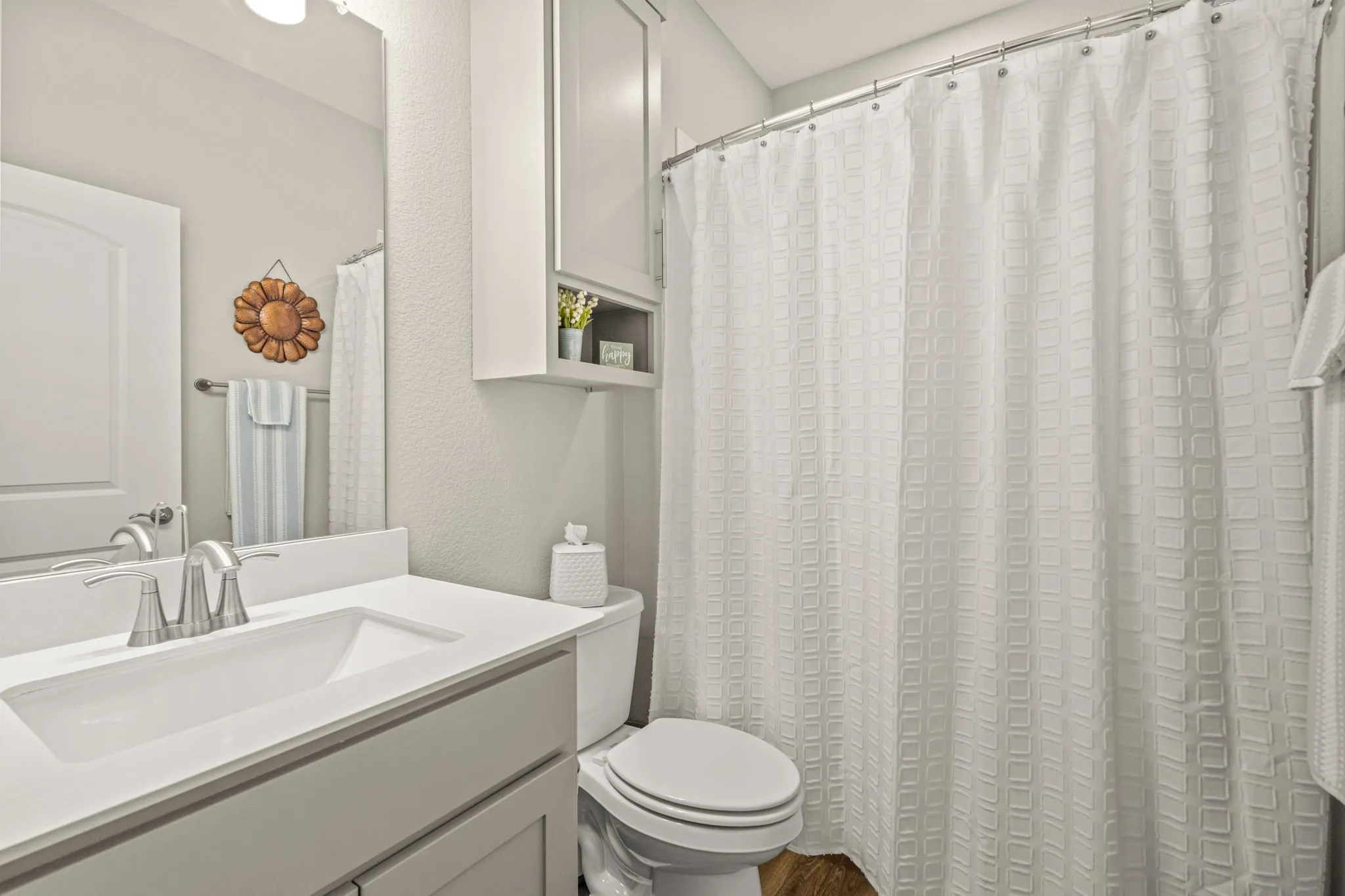 Ensuite Bath 2nd Bedroom