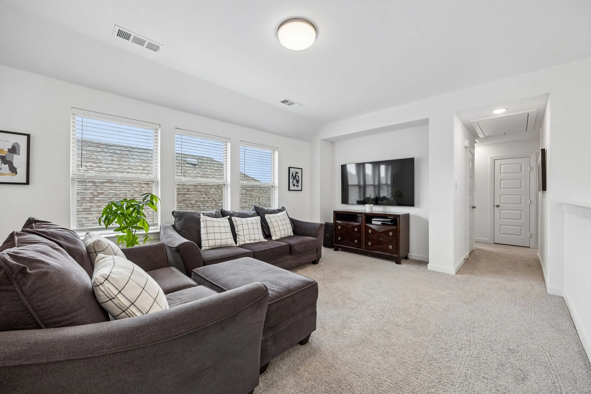 Single Family Residence For Sale in Denton County , 3609 Palmetto, Aubrey, Texas 76227, 4 Bedroom, 3 Bathroom, 2 Garage spaces, 2,380 Sqft, built in 2021, mls#21293781, Real Estate Agent in Aubrey, Homes For Sale in Denton county, Homes For Sale in Aubrey, Realtor in Aubrey Texas, Real Estate Brokerage Independent Realty Texas, Luminita Cordes Realtor