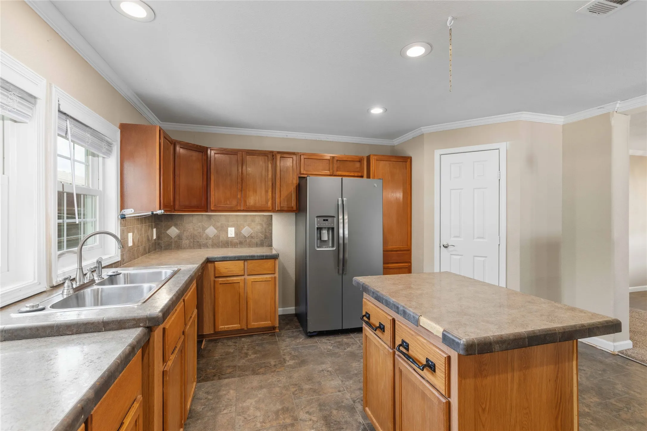 Manufactured Home For Sale in Brown County , 3081 Beachside Drive, May, Texas 76857, 3 Bedroom, 2 Bathroom, Garage spaces, 2,164 Sqft, built in 2008, mls#21292756, Real Estate Agent in May, Homes For Sale in Brown county, Homes For Sale in May, Realtor in May Texas, Real Estate Brokerage Independent Realty Texas, Luminita Cordes Realtor