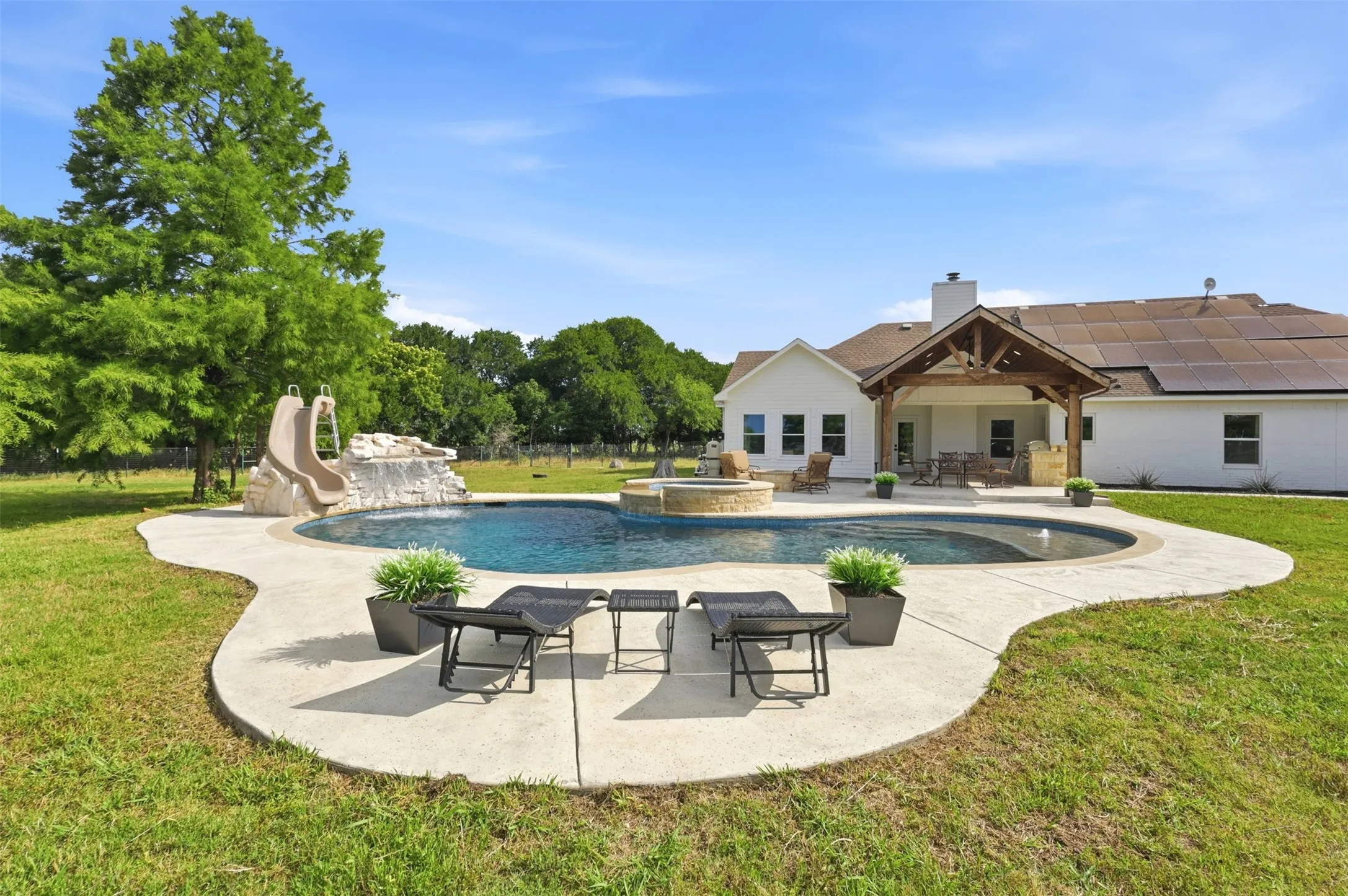 Single Family Residence For Sale in Collin County , 9390 Lakeridge Drive, Princeton, Texas 75407, 4 Bedroom, 3 Bathroom, Garage spaces, 2,936 Sqft, built in 2001, mls#21273285, Real Estate Agent in Princeton, Homes For Sale in Collin county, Homes For Sale in Princeton, Realtor in Princeton Texas, Real Estate Brokerage Independent Realty Texas, Luminita Cordes Realtor