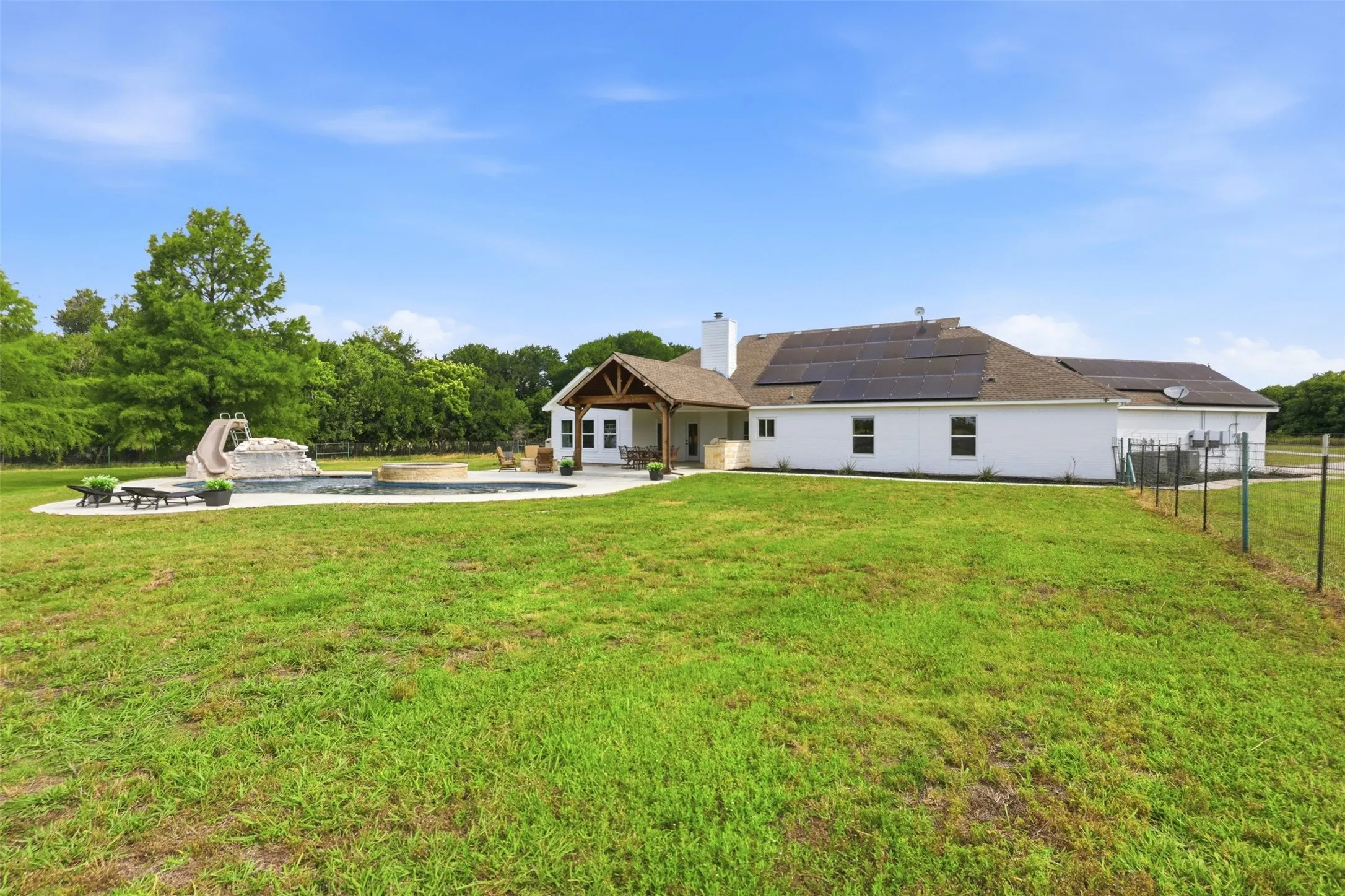Single Family Residence For Sale in Collin County , 9390 Lakeridge Drive, Princeton, Texas 75407, 4 Bedroom, 3 Bathroom, Garage spaces, 2,936 Sqft, built in 2001, mls#21273285, Real Estate Agent in Princeton, Homes For Sale in Collin county, Homes For Sale in Princeton, Realtor in Princeton Texas, Real Estate Brokerage Independent Realty Texas, Luminita Cordes Realtor