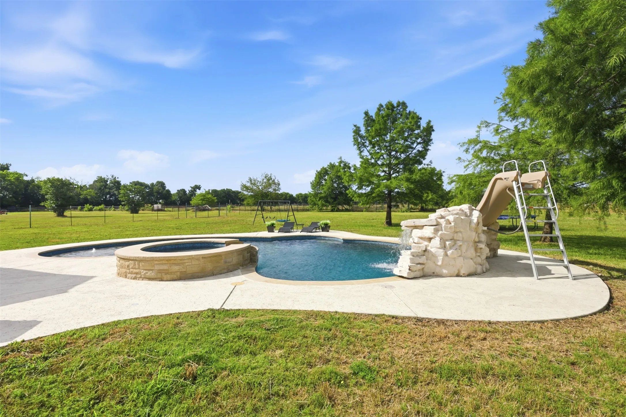 Single Family Residence For Sale in Collin County , 9390 Lakeridge Drive, Princeton, Texas 75407, 4 Bedroom, 3 Bathroom, Garage spaces, 2,936 Sqft, built in 2001, mls#21273285, Real Estate Agent in Princeton, Homes For Sale in Collin county, Homes For Sale in Princeton, Realtor in Princeton Texas, Real Estate Brokerage Independent Realty Texas, Luminita Cordes Realtor