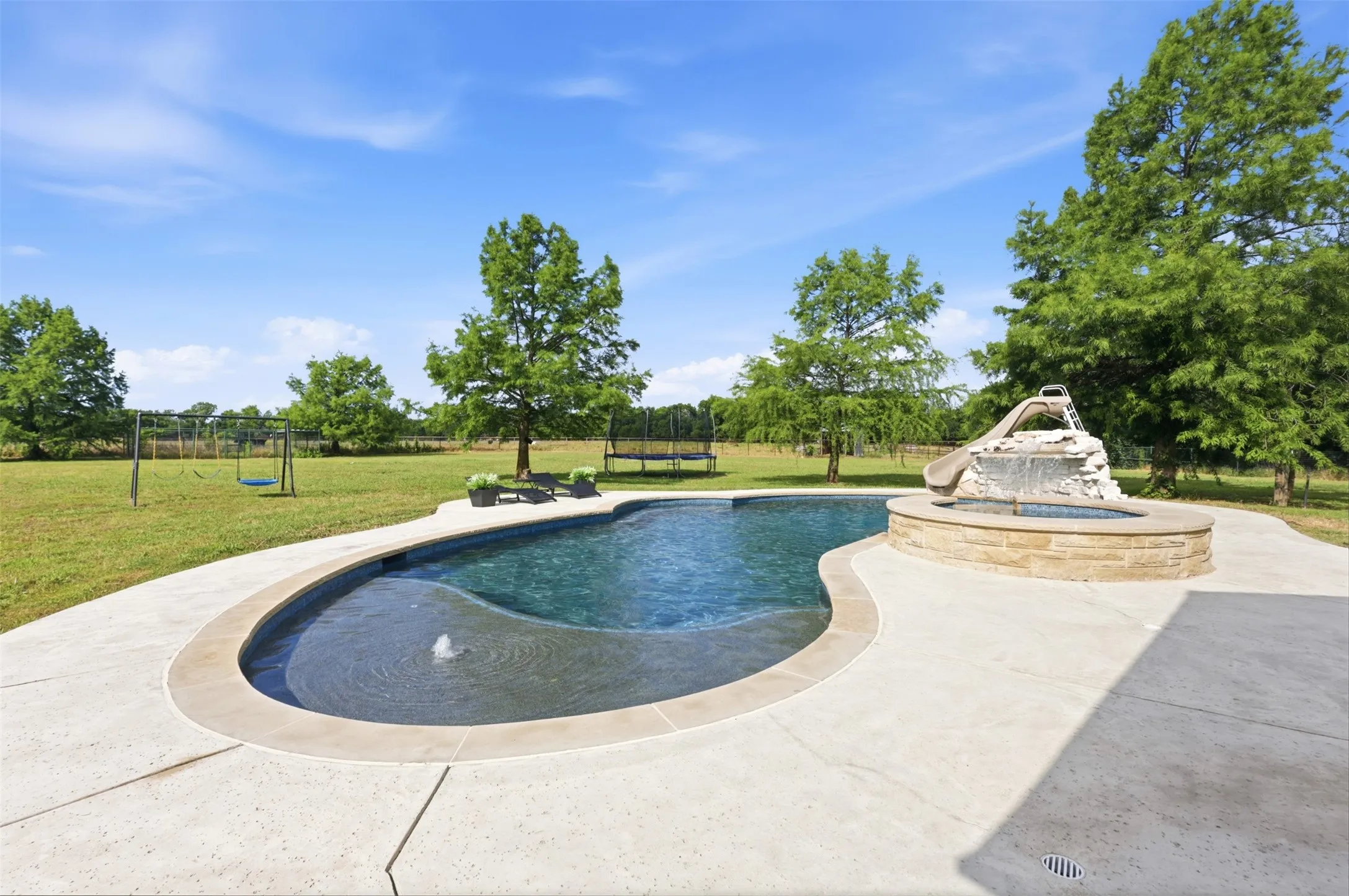 Single Family Residence For Sale in Collin County , 9390 Lakeridge Drive, Princeton, Texas 75407, 4 Bedroom, 3 Bathroom, Garage spaces, 2,936 Sqft, built in 2001, mls#21273285, Real Estate Agent in Princeton, Homes For Sale in Collin county, Homes For Sale in Princeton, Realtor in Princeton Texas, Real Estate Brokerage Independent Realty Texas, Luminita Cordes Realtor