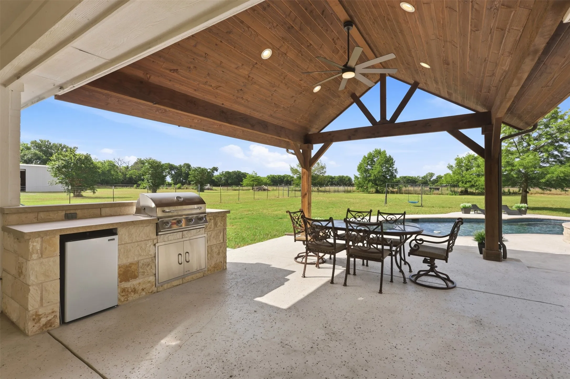 Single Family Residence For Sale in Collin County , 9390 Lakeridge Drive, Princeton, Texas 75407, 4 Bedroom, 3 Bathroom, Garage spaces, 2,936 Sqft, built in 2001, mls#21273285, Real Estate Agent in Princeton, Homes For Sale in Collin county, Homes For Sale in Princeton, Realtor in Princeton Texas, Real Estate Brokerage Independent Realty Texas, Luminita Cordes Realtor