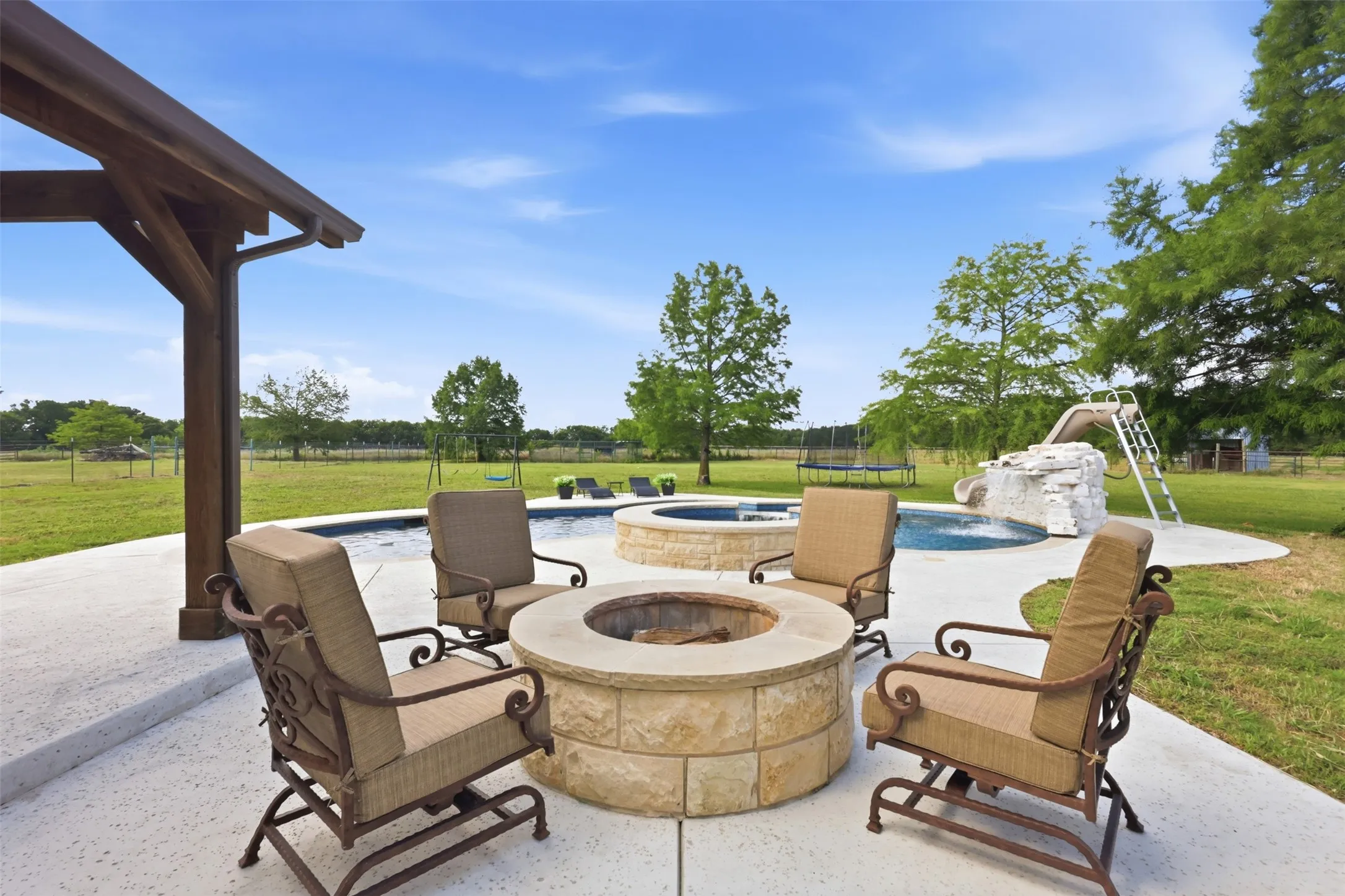 Single Family Residence For Sale in Collin County , 9390 Lakeridge Drive, Princeton, Texas 75407, 4 Bedroom, 3 Bathroom, Garage spaces, 2,936 Sqft, built in 2001, mls#21273285, Real Estate Agent in Princeton, Homes For Sale in Collin county, Homes For Sale in Princeton, Realtor in Princeton Texas, Real Estate Brokerage Independent Realty Texas, Luminita Cordes Realtor