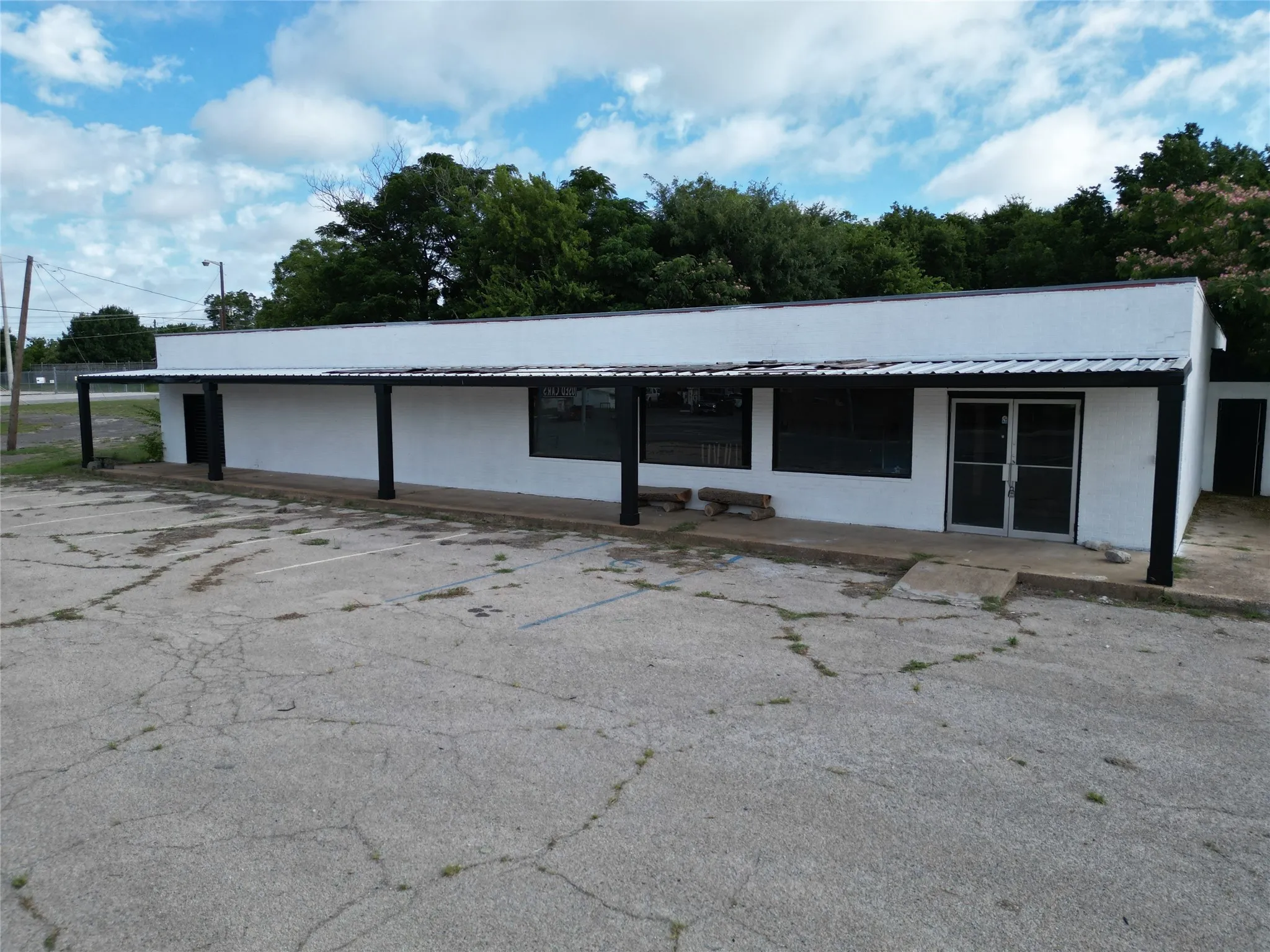 Business For Sale in Comanche County , 125 E Navarro Avenue, De Leon, Texas 76444, 0, 0, Garage spaces, 0 Sqft, built in 1956, Price $300,000, mls#21293994, Real Estate Agent in De Leon, Homes For Sale in Comanche county, Homes For Sale in De Leon, Realtor in De Leon Texas, Real Estate Brokerage Independent Realty Texas, Luminita Cordes Realtor