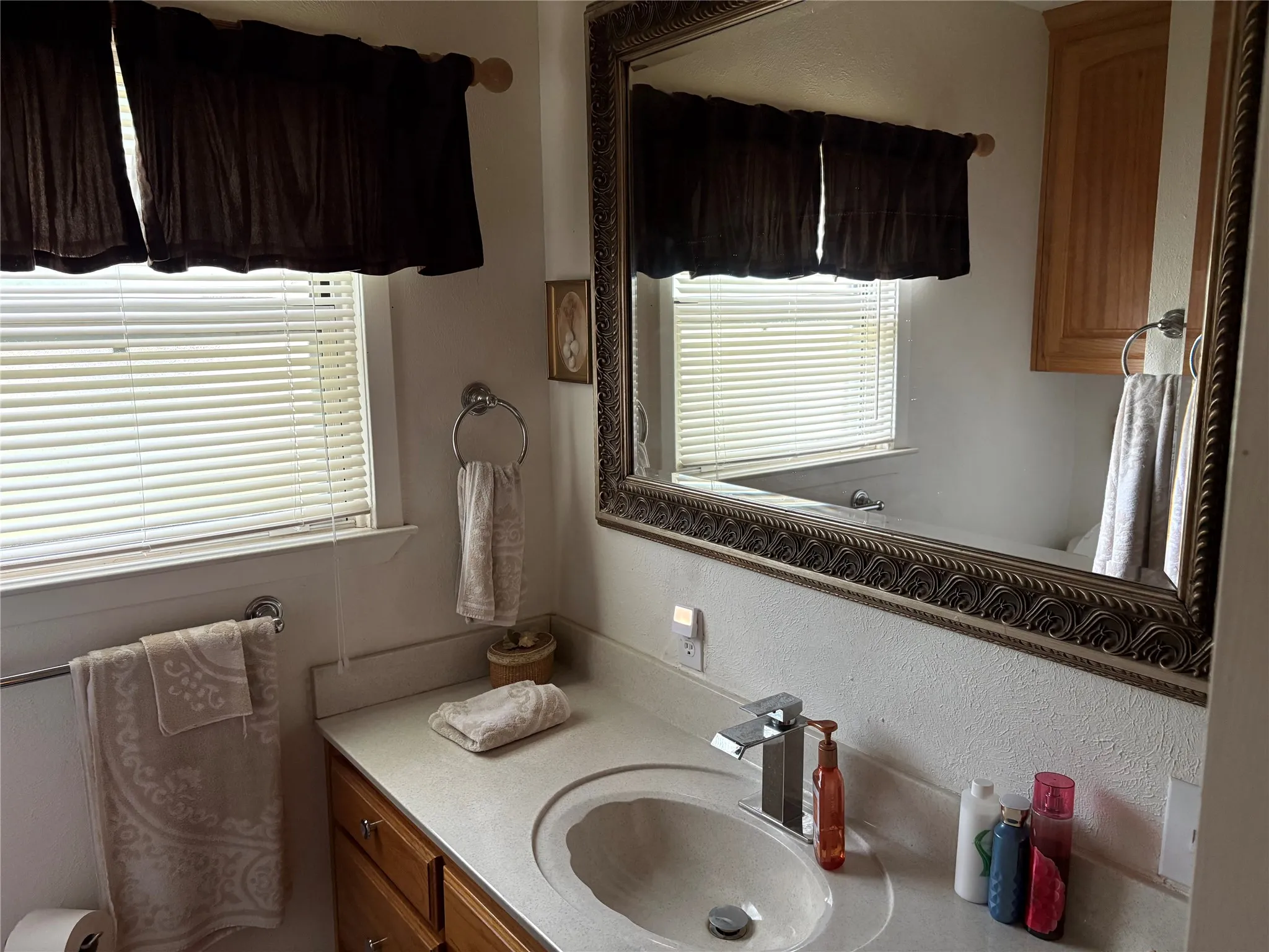 Single Family Residence For Sale in Eastland County , 323 S Fisher Street, Gorman, Texas 76454, 3 Bedroom, 2 Bathroom, 1 Garage spaces, 2,066 Sqft, built in 1960, mls#21293969, Real Estate Agent in Gorman, Homes For Sale in Eastland county, Homes For Sale in Gorman, Realtor in Gorman Texas, Real Estate Brokerage Independent Realty Texas, Luminita Cordes Realtor