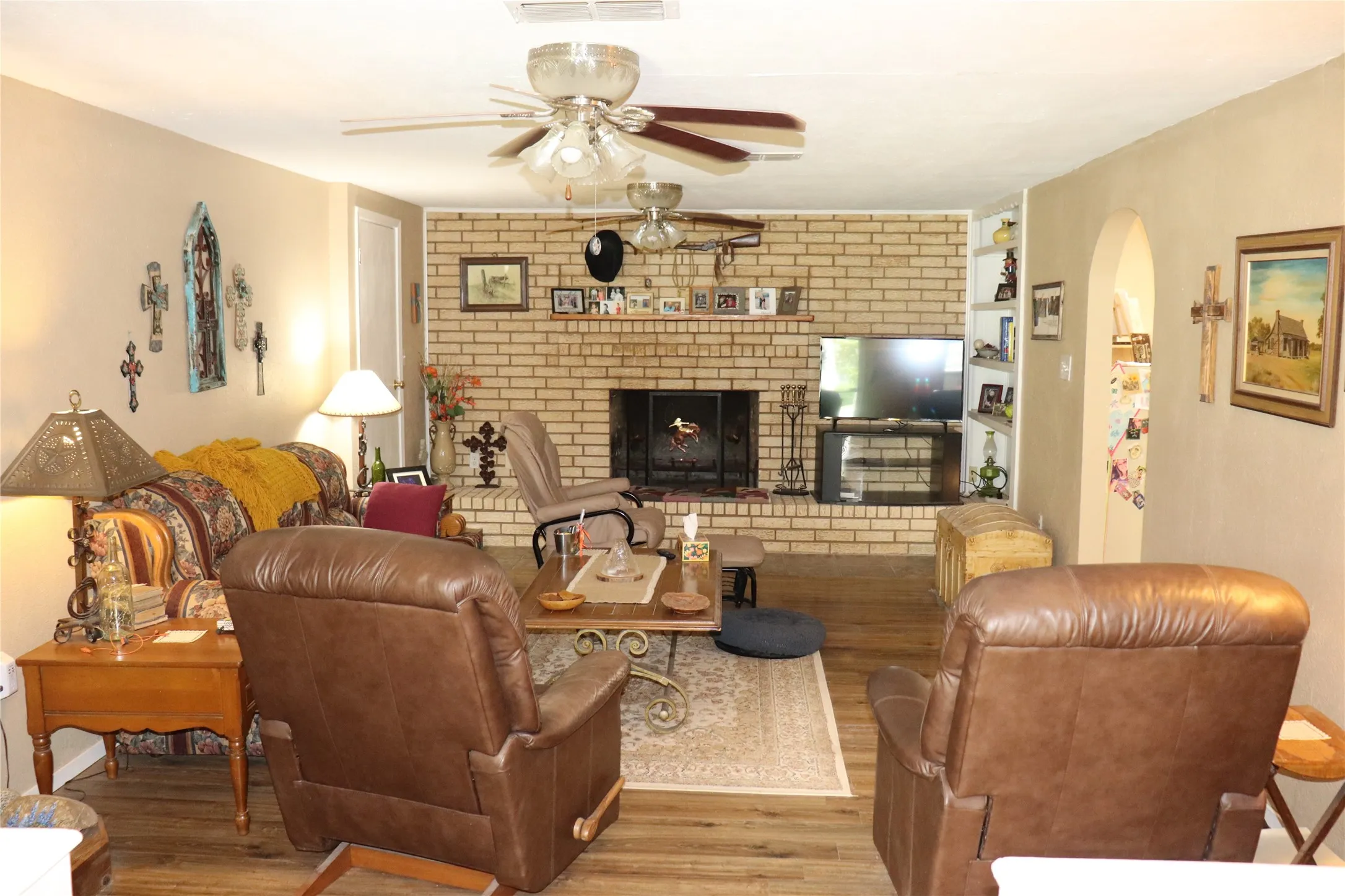 Single Family Residence For Sale in Eastland County , 323 S Fisher Street, Gorman, Texas 76454, 3 Bedroom, 2 Bathroom, 1 Garage spaces, 2,066 Sqft, built in 1960, mls#21293969, Real Estate Agent in Gorman, Homes For Sale in Eastland county, Homes For Sale in Gorman, Realtor in Gorman Texas, Real Estate Brokerage Independent Realty Texas, Luminita Cordes Realtor