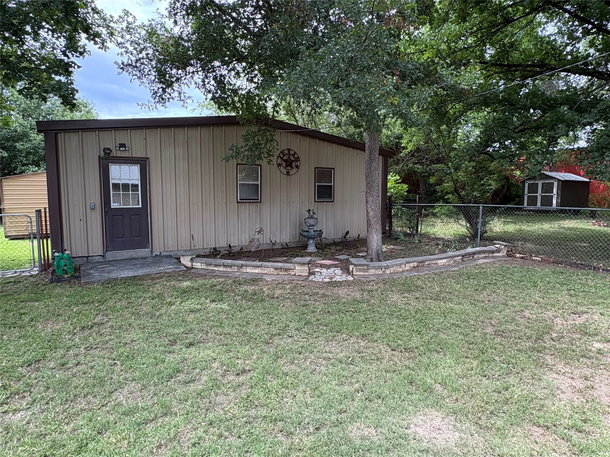 Single Family Residence For Sale in Eastland County , 323 S Fisher Street, Gorman, Texas 76454, 3 Bedroom, 2 Bathroom, 1 Garage spaces, 2,066 Sqft, built in 1960, mls#21293969, Real Estate Agent in Gorman, Homes For Sale in Eastland county, Homes For Sale in Gorman, Realtor in Gorman Texas, Real Estate Brokerage Independent Realty Texas, Luminita Cordes Realtor