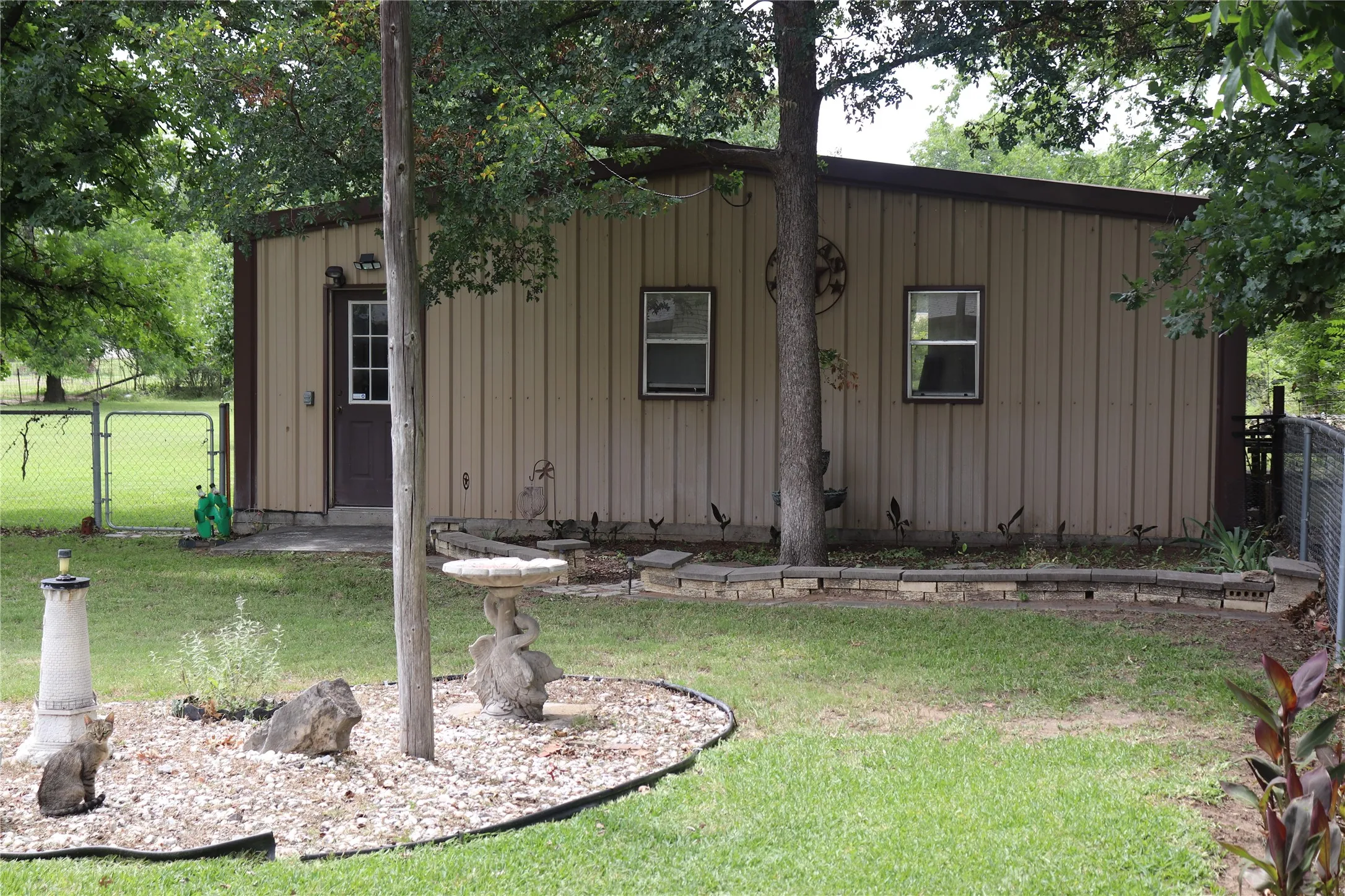 Single Family Residence For Sale in Eastland County , 323 S Fisher Street, Gorman, Texas 76454, 3 Bedroom, 2 Bathroom, 1 Garage spaces, 2,066 Sqft, built in 1960, mls#21293969, Real Estate Agent in Gorman, Homes For Sale in Eastland county, Homes For Sale in Gorman, Realtor in Gorman Texas, Real Estate Brokerage Independent Realty Texas, Luminita Cordes Realtor