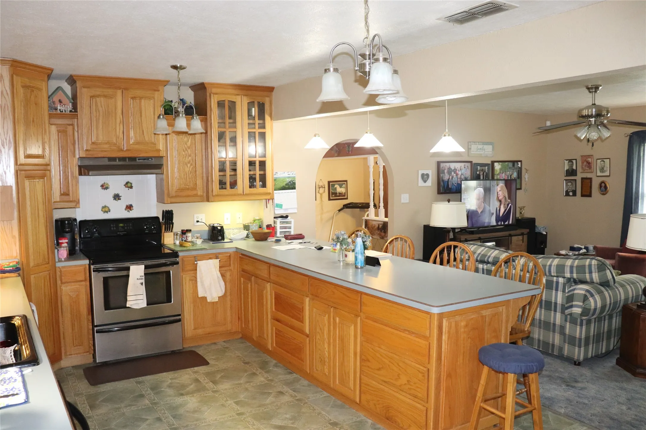 Single Family Residence For Sale in Eastland County , 323 S Fisher Street, Gorman, Texas 76454, 3 Bedroom, 2 Bathroom, 1 Garage spaces, 2,066 Sqft, built in 1960, mls#21293969, Real Estate Agent in Gorman, Homes For Sale in Eastland county, Homes For Sale in Gorman, Realtor in Gorman Texas, Real Estate Brokerage Independent Realty Texas, Luminita Cordes Realtor