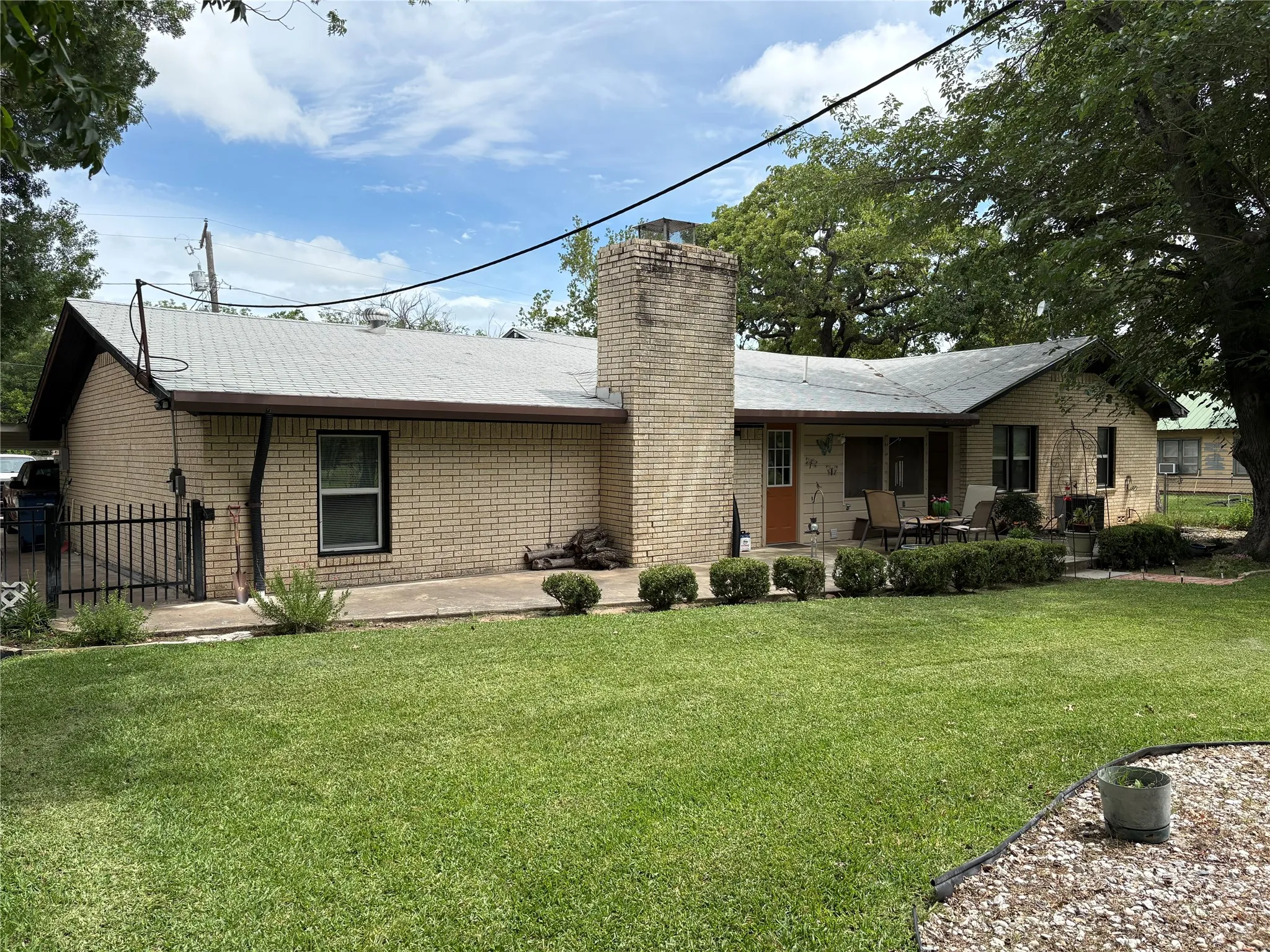 Single Family Residence For Sale in Eastland County , 323 S Fisher Street, Gorman, Texas 76454, 3 Bedroom, 2 Bathroom, 1 Garage spaces, 2,066 Sqft, built in 1960, mls#21293969, Real Estate Agent in Gorman, Homes For Sale in Eastland county, Homes For Sale in Gorman, Realtor in Gorman Texas, Real Estate Brokerage Independent Realty Texas, Luminita Cordes Realtor