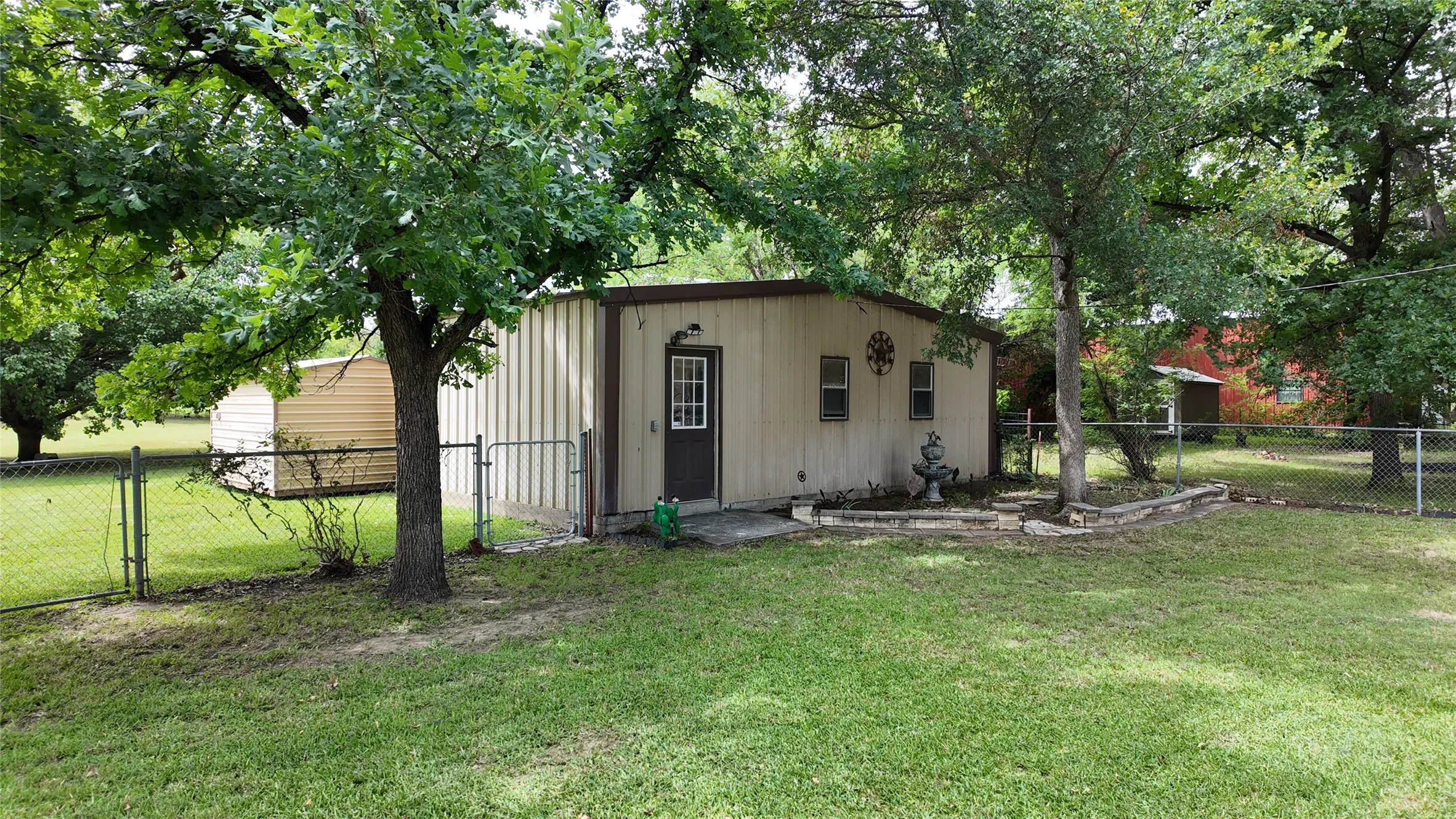 Single Family Residence For Sale in Eastland County , 323 S Fisher Street, Gorman, Texas 76454, 3 Bedroom, 2 Bathroom, 1 Garage spaces, 2,066 Sqft, built in 1960, mls#21293969, Real Estate Agent in Gorman, Homes For Sale in Eastland county, Homes For Sale in Gorman, Realtor in Gorman Texas, Real Estate Brokerage Independent Realty Texas, Luminita Cordes Realtor