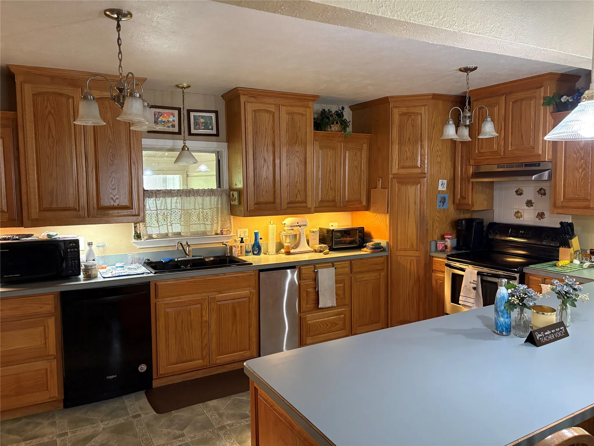 Single Family Residence For Sale in Eastland County , 323 S Fisher Street, Gorman, Texas 76454, 3 Bedroom, 2 Bathroom, 1 Garage spaces, 2,066 Sqft, built in 1960, mls#21293969, Real Estate Agent in Gorman, Homes For Sale in Eastland county, Homes For Sale in Gorman, Realtor in Gorman Texas, Real Estate Brokerage Independent Realty Texas, Luminita Cordes Realtor