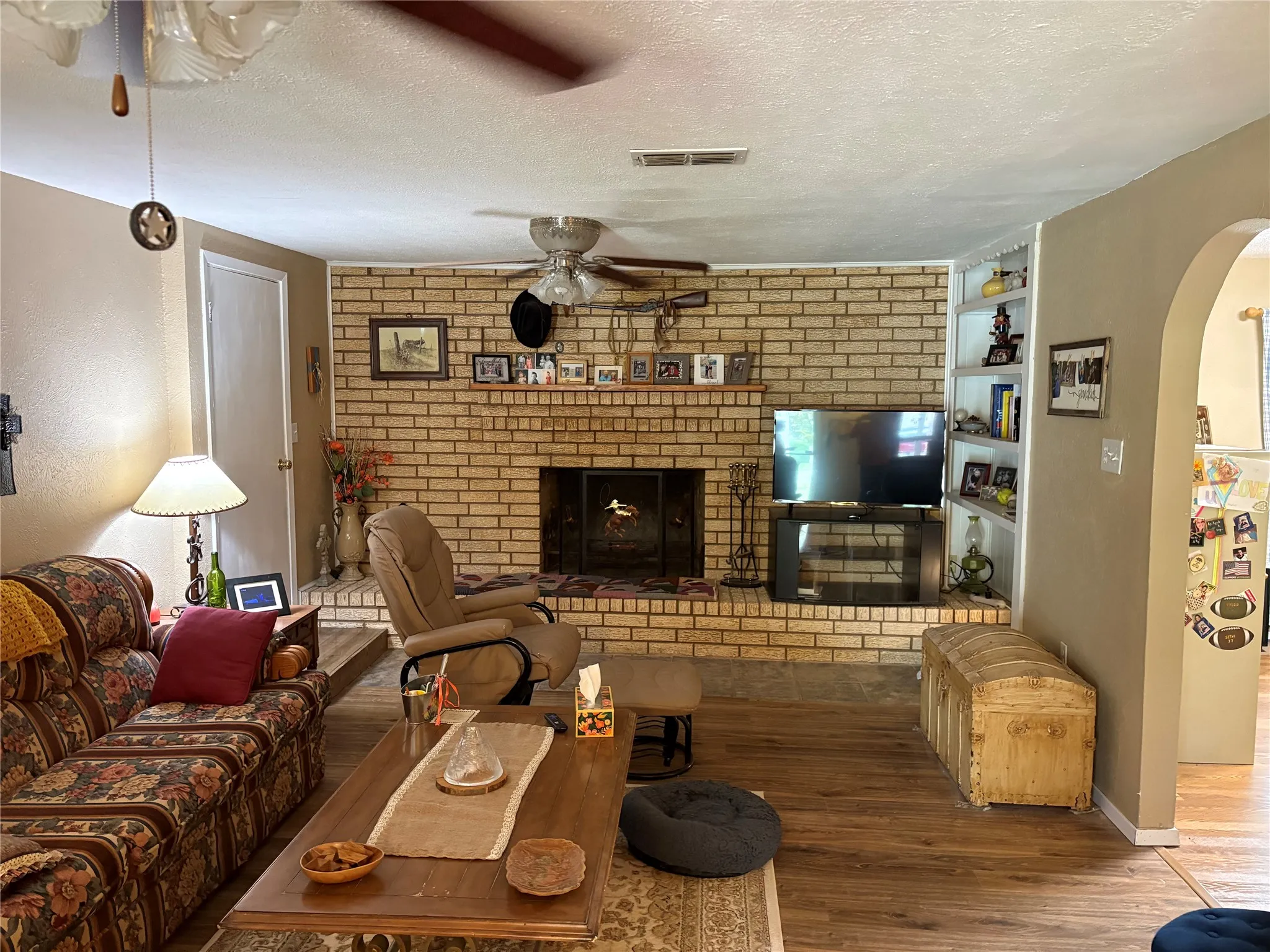 Single Family Residence For Sale in Eastland County , 323 S Fisher Street, Gorman, Texas 76454, 3 Bedroom, 2 Bathroom, 1 Garage spaces, 2,066 Sqft, built in 1960, mls#21293969, Real Estate Agent in Gorman, Homes For Sale in Eastland county, Homes For Sale in Gorman, Realtor in Gorman Texas, Real Estate Brokerage Independent Realty Texas, Luminita Cordes Realtor