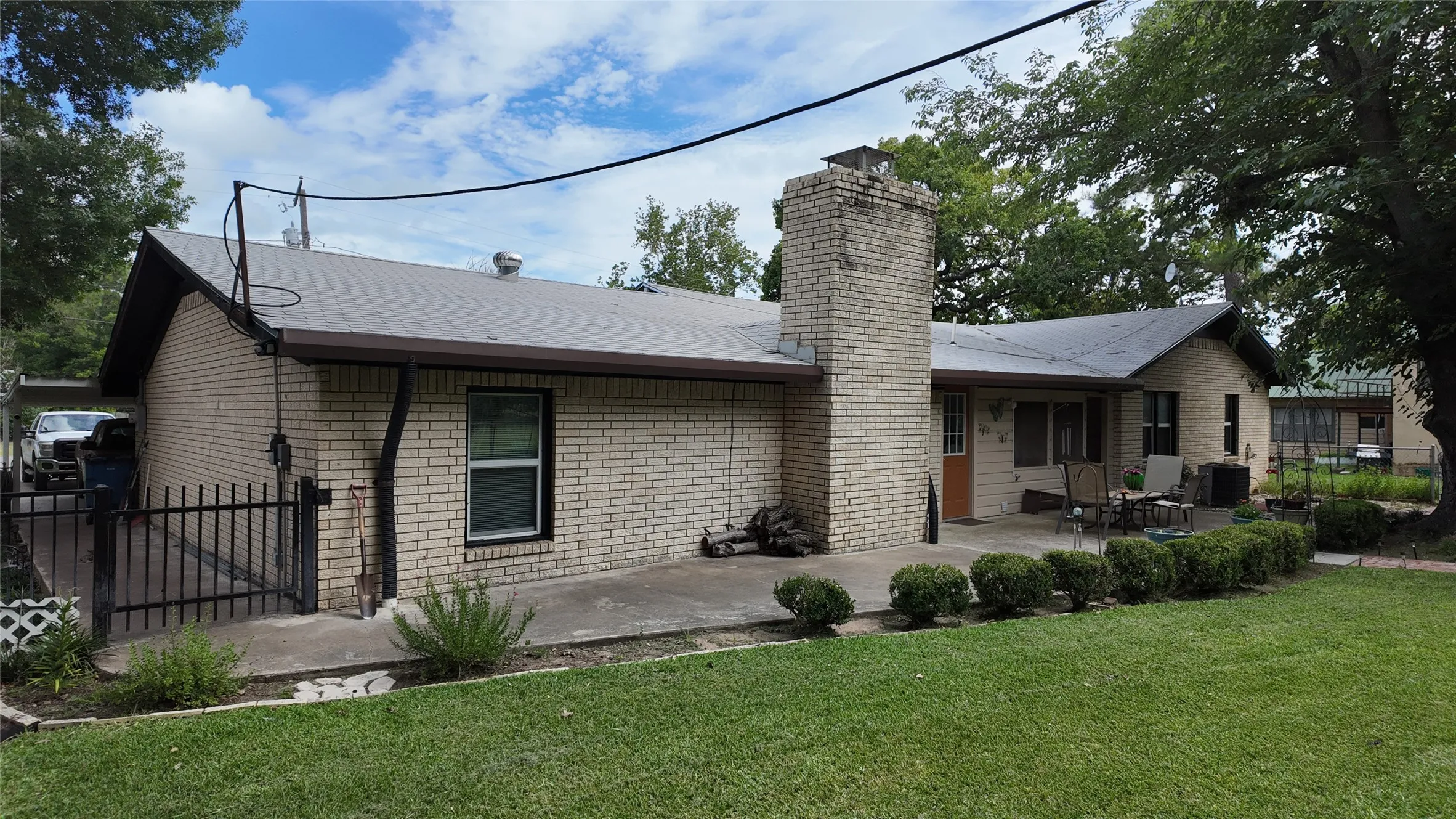 Single Family Residence For Sale in Eastland County , 323 S Fisher Street, Gorman, Texas 76454, 3 Bedroom, 2 Bathroom, 1 Garage spaces, 2,066 Sqft, built in 1960, mls#21293969, Real Estate Agent in Gorman, Homes For Sale in Eastland county, Homes For Sale in Gorman, Realtor in Gorman Texas, Real Estate Brokerage Independent Realty Texas, Luminita Cordes Realtor