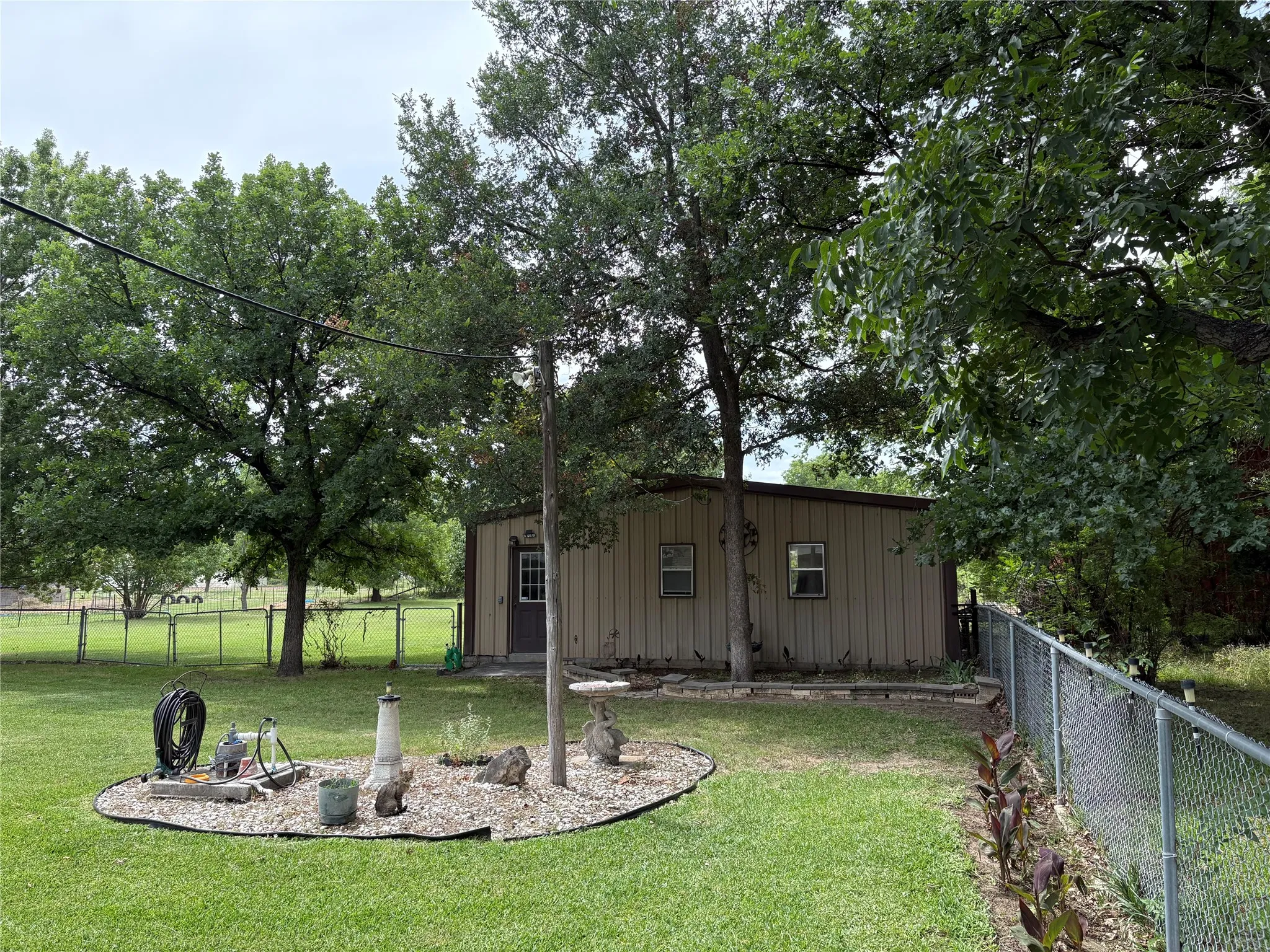 Single Family Residence For Sale in Eastland County , 323 S Fisher Street, Gorman, Texas 76454, 3 Bedroom, 2 Bathroom, 1 Garage spaces, 2,066 Sqft, built in 1960, mls#21293969, Real Estate Agent in Gorman, Homes For Sale in Eastland county, Homes For Sale in Gorman, Realtor in Gorman Texas, Real Estate Brokerage Independent Realty Texas, Luminita Cordes Realtor