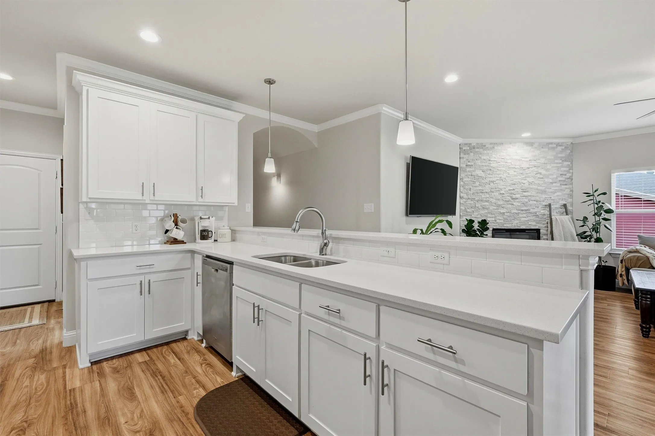Single Family Residence For Sale in Cooke County , 114 Sequoya Drive, Lake Kiowa, Texas 76240, 3 Bedrooms, 2 Bathrooms, 2 Garage spaces, 1,898 Sqft, built in 2021, Price $480,000, mls#21293818, Real Estate Agent in Lake Kiowa, Homes For Sale in Cooke county, Homes For Sale in Lake Kiowa, Realtor in Lake Kiowa Texas, Real Estate Brokerage Independent Realty Texas, Luminita Cordes Realtor