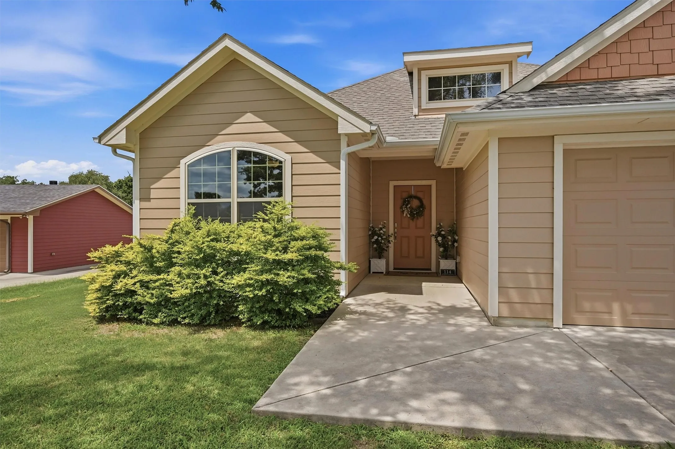 Single Family Residence For Sale in Cooke County , 114 Sequoya Drive, Lake Kiowa, Texas 76240, 3 Bedrooms, 2 Bathrooms, 2 Garage spaces, 1,898 Sqft, built in 2021, Price $480,000, mls#21293818, Real Estate Agent in Lake Kiowa, Homes For Sale in Cooke county, Homes For Sale in Lake Kiowa, Realtor in Lake Kiowa Texas, Real Estate Brokerage Independent Realty Texas, Luminita Cordes Realtor