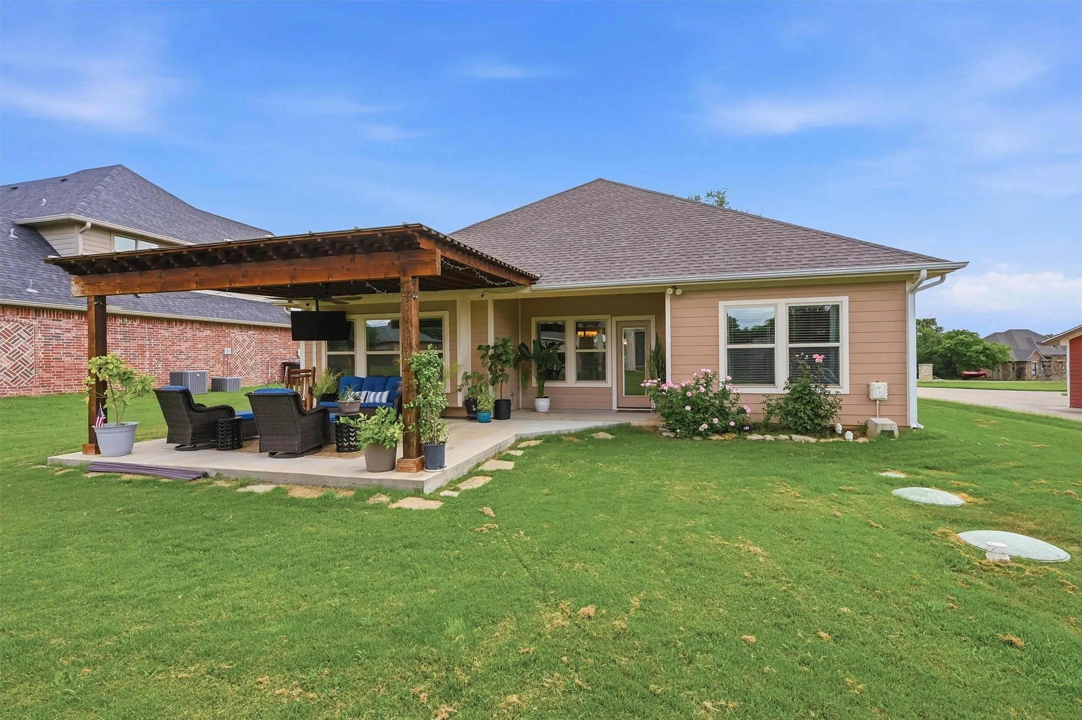 Single Family Residence For Sale in Cooke County , 114 Sequoya Drive, Lake Kiowa, Texas 76240, 3 Bedrooms, 2 Bathrooms, 2 Garage spaces, 1,898 Sqft, built in 2021, Price $480,000, mls#21293818, Real Estate Agent in Lake Kiowa, Homes For Sale in Cooke county, Homes For Sale in Lake Kiowa, Realtor in Lake Kiowa Texas, Real Estate Brokerage Independent Realty Texas, Luminita Cordes Realtor