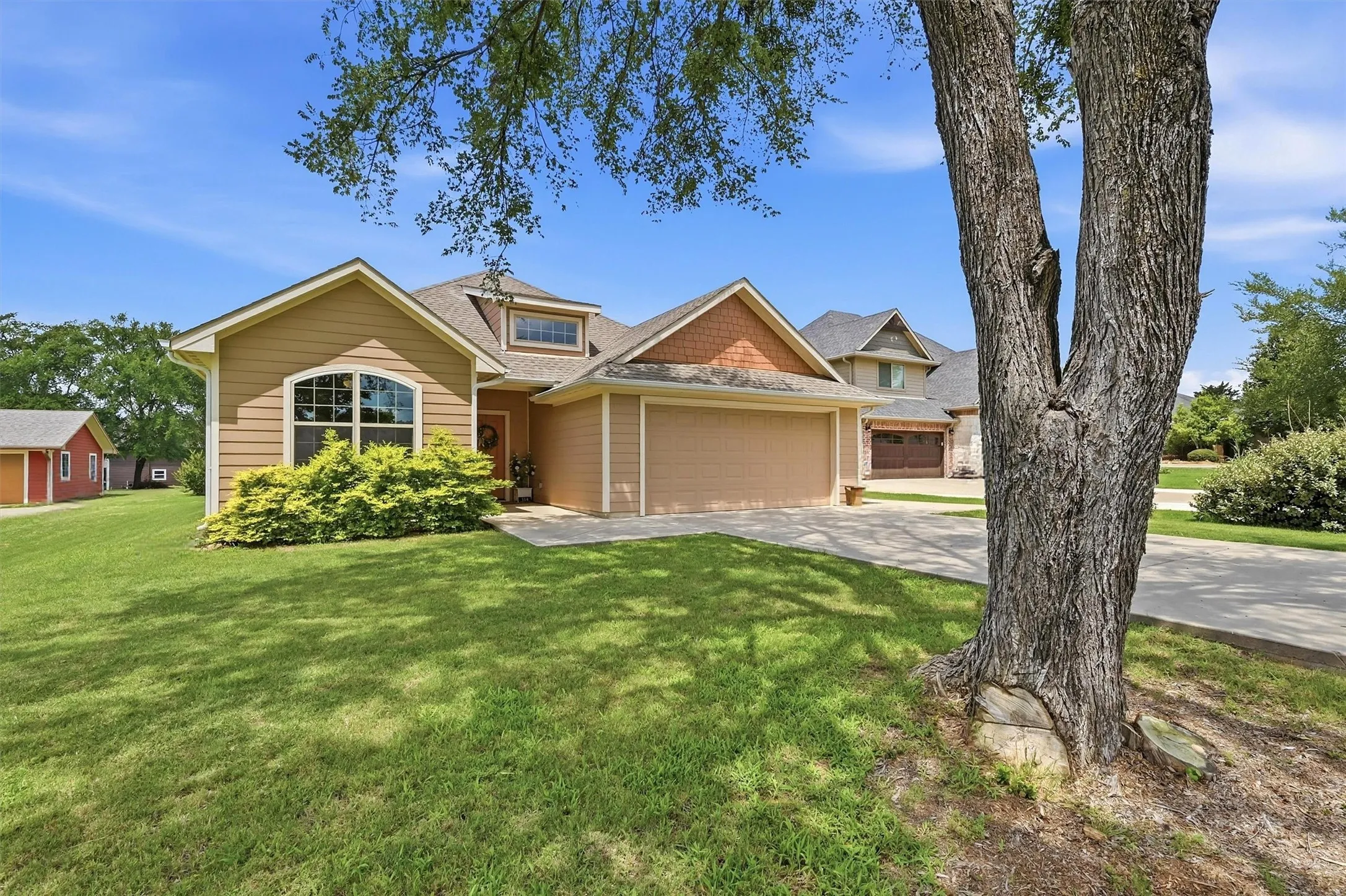 Single Family Residence For Sale in Cooke County , 114 Sequoya Drive, Lake Kiowa, Texas 76240, 3 Bedrooms, 2 Bathrooms, 2 Garage spaces, 1,898 Sqft, built in 2021, Price $480,000, mls#21293818, Real Estate Agent in Lake Kiowa, Homes For Sale in Cooke county, Homes For Sale in Lake Kiowa, Realtor in Lake Kiowa Texas, Real Estate Brokerage Independent Realty Texas, Luminita Cordes Realtor