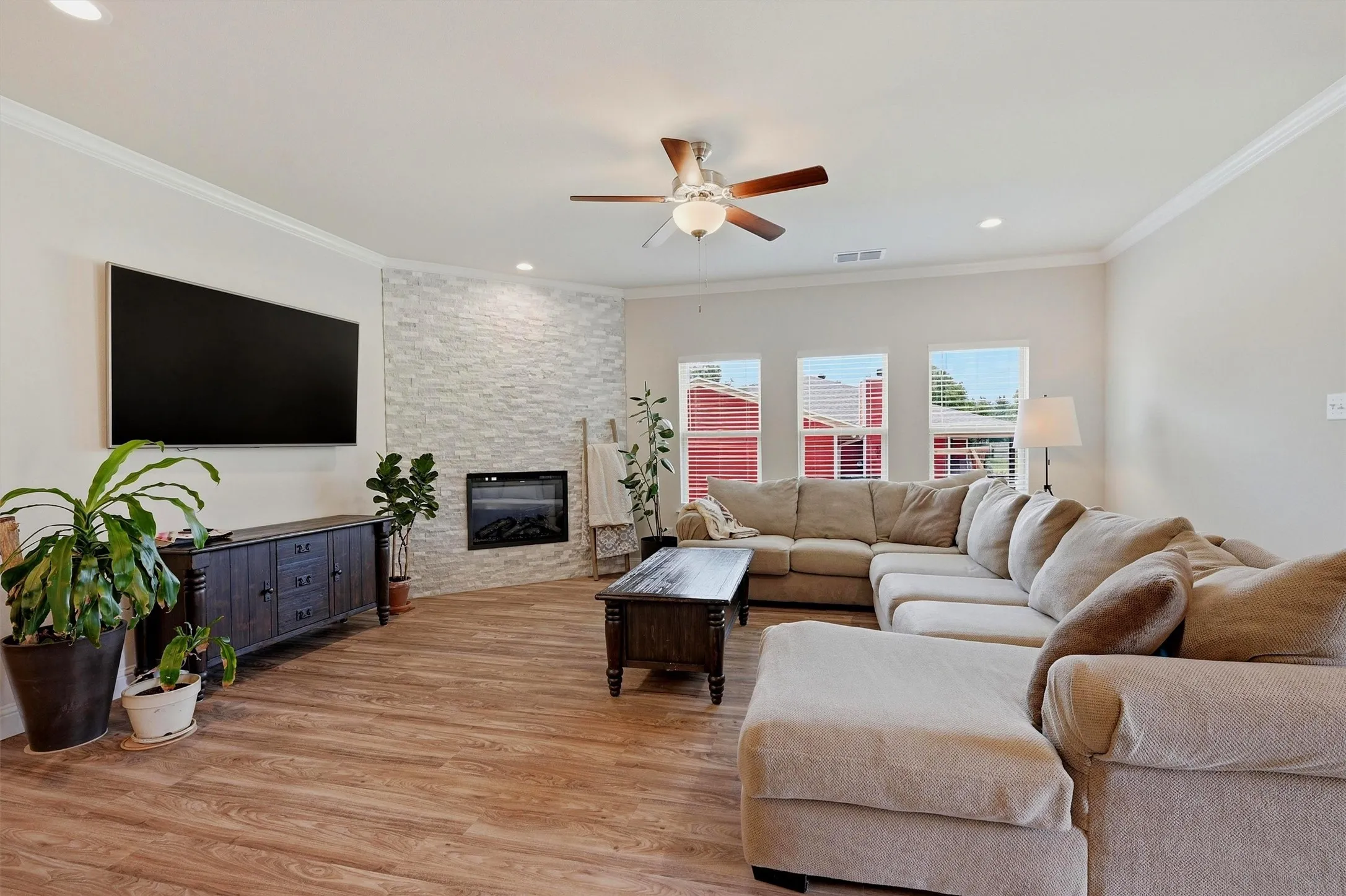 Single Family Residence For Sale in Cooke County , 114 Sequoya Drive, Lake Kiowa, Texas 76240, 3 Bedrooms, 2 Bathrooms, 2 Garage spaces, 1,898 Sqft, built in 2021, Price $480,000, mls#21293818, Real Estate Agent in Lake Kiowa, Homes For Sale in Cooke county, Homes For Sale in Lake Kiowa, Realtor in Lake Kiowa Texas, Real Estate Brokerage Independent Realty Texas, Luminita Cordes Realtor