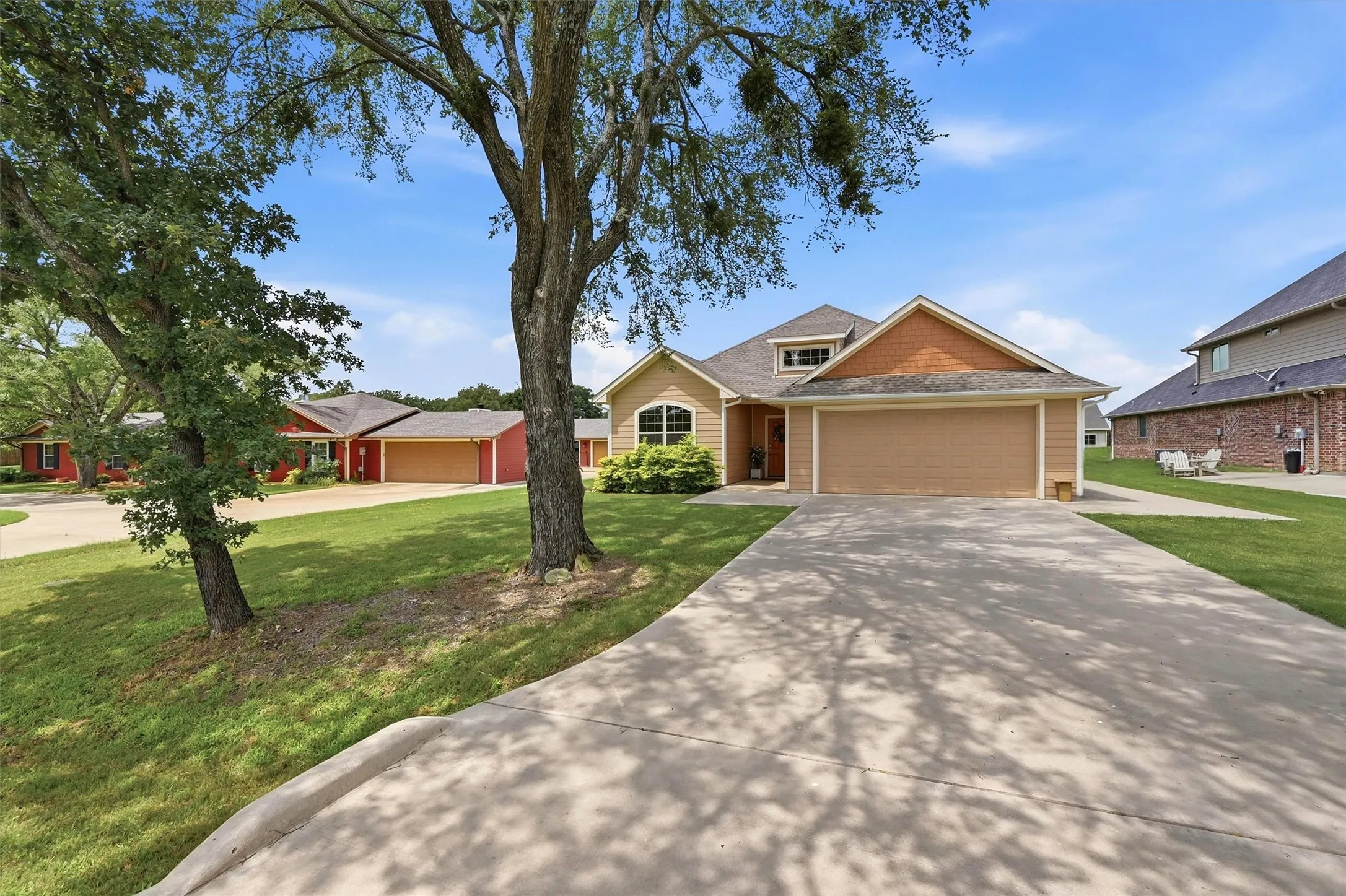 Single Family Residence For Sale in Cooke County , 114 Sequoya Drive, Lake Kiowa, Texas 76240, 3 Bedrooms, 2 Bathrooms, 2 Garage spaces, 1,898 Sqft, built in 2021, Price $480,000, mls#21293818, Real Estate Agent in Lake Kiowa, Homes For Sale in Cooke county, Homes For Sale in Lake Kiowa, Realtor in Lake Kiowa Texas, Real Estate Brokerage Independent Realty Texas, Luminita Cordes Realtor