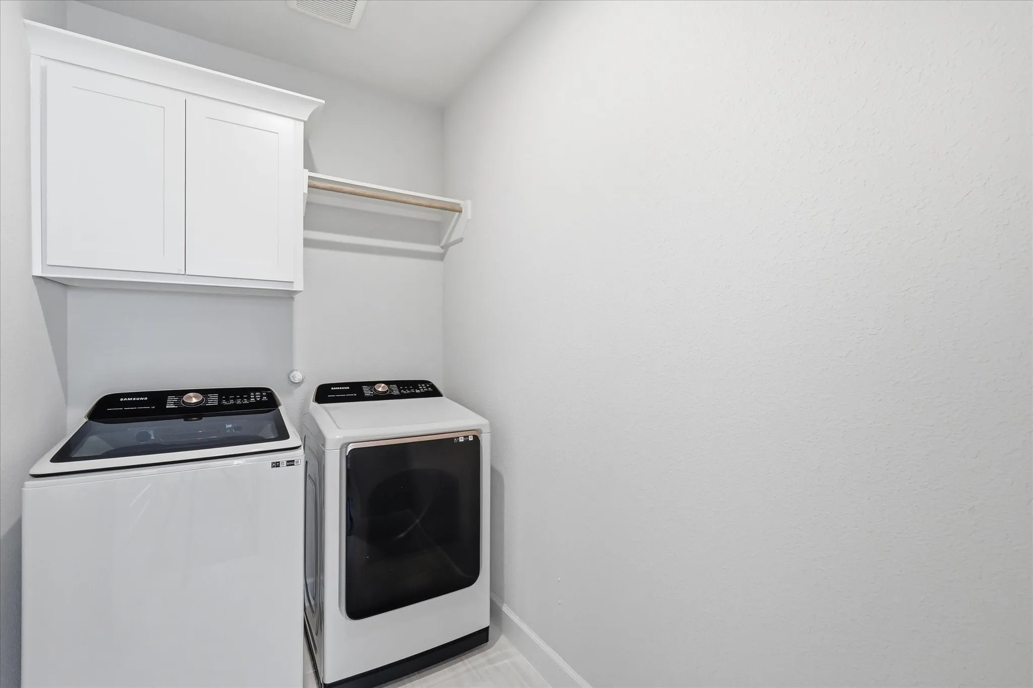 Single Family Residence For Sale in Denton County , 8521 Western, The Colony, Texas 75056, 4 Bedroom, 4 Bathroom, 2 Garage spaces, 2,907 Sqft, built in 2023, mls#21293241, Real Estate Agent in The Colony, Homes For Sale in Denton county, Homes For Sale in The Colony, Realtor in The Colony Texas, Real Estate Brokerage Independent Realty Texas, Luminita Cordes Realtor