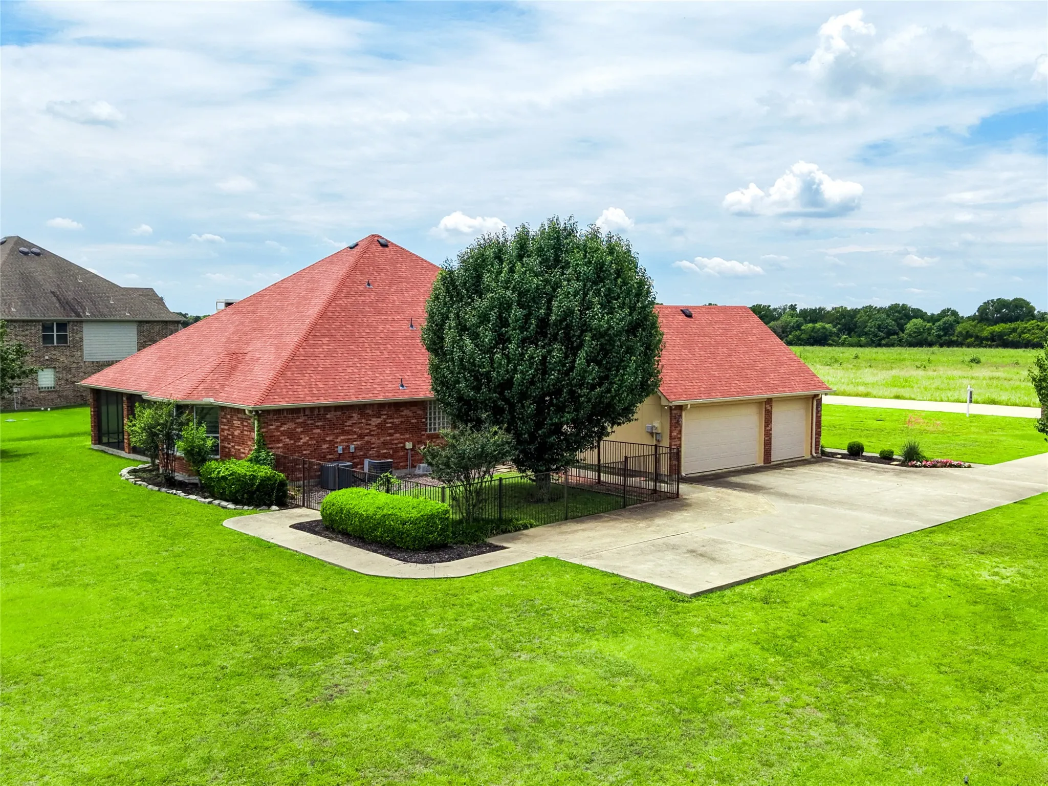 Single Family Residence For Sale in Collin County , 101 Island Way, Princeton, Texas 75407, 4 Bedroom, 3 Bathroom, 3 Garage spaces, 2,735 Sqft, built in 2001, mls#21204056, Real Estate Agent in Princeton, Homes For Sale in Collin county, Homes For Sale in Princeton, Realtor in Princeton Texas, Real Estate Brokerage Independent Realty Texas, Luminita Cordes Realtor