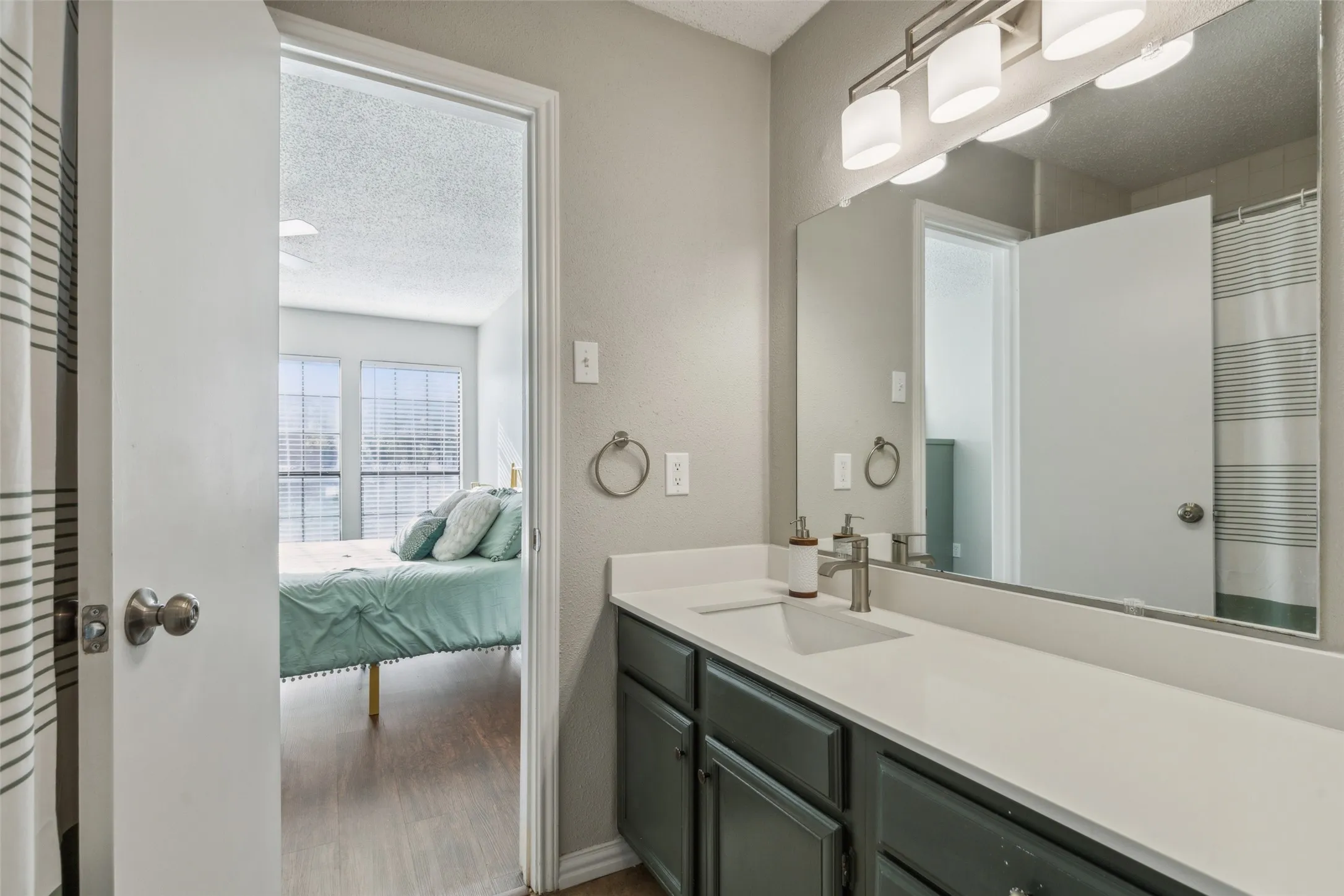 Condominium For Sale in Dallas County , 15151 Berry Trail 706, Dallas, Texas 75248, 2 Bedroom, 2 Bathroom, Garage spaces, 966 Sqft, built in 1980, mls#21287419, Real Estate Agent in Dallas, Homes For Sale in Dallas county, Homes For Sale in Dallas, Realtor in Dallas Texas, Real Estate Brokerage Independent Realty Texas, Luminita Cordes Realtor