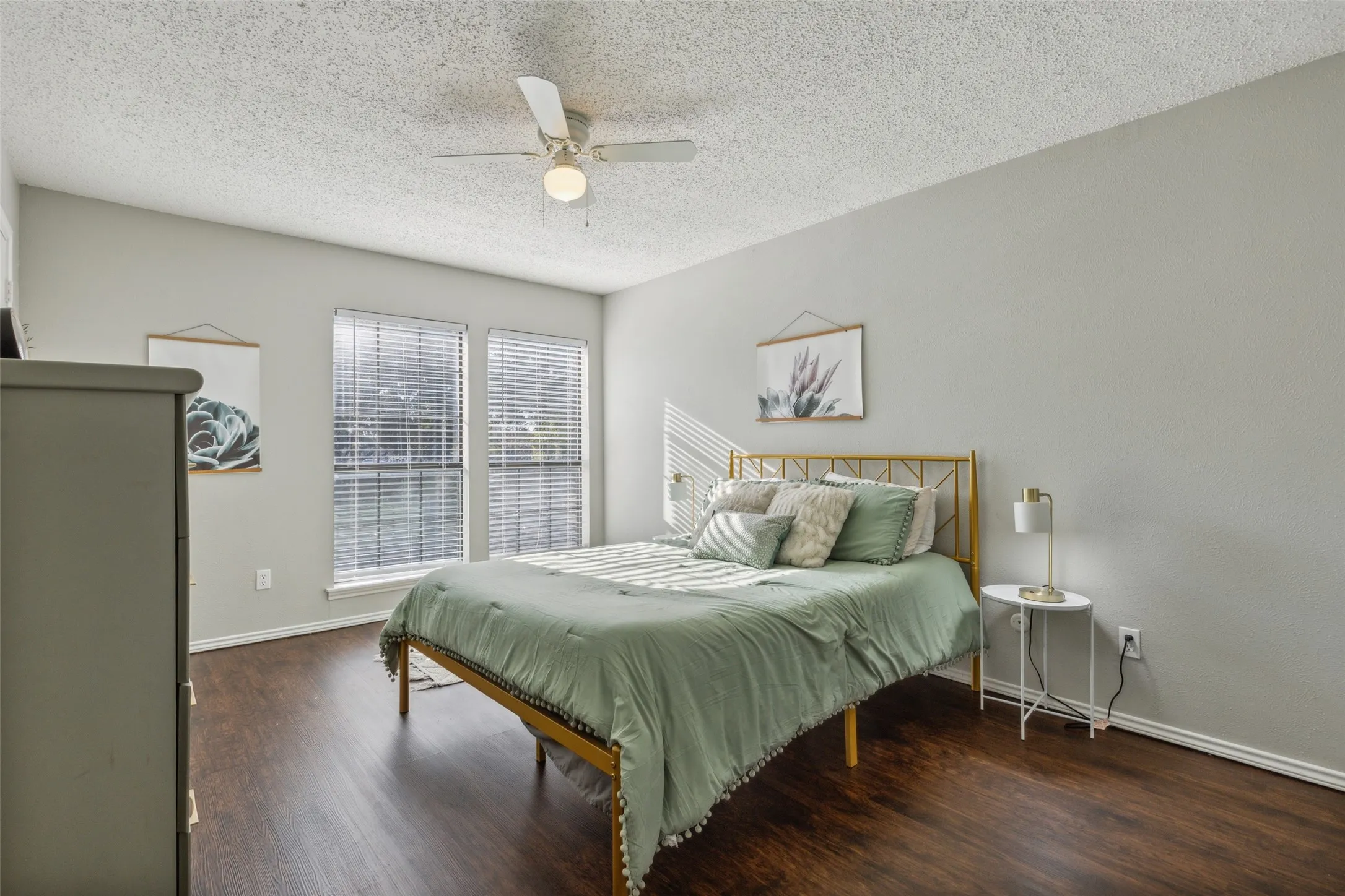 Condominium For Sale in Dallas County , 15151 Berry Trail 706, Dallas, Texas 75248, 2 Bedroom, 2 Bathroom, Garage spaces, 966 Sqft, built in 1980, mls#21287419, Real Estate Agent in Dallas, Homes For Sale in Dallas county, Homes For Sale in Dallas, Realtor in Dallas Texas, Real Estate Brokerage Independent Realty Texas, Luminita Cordes Realtor