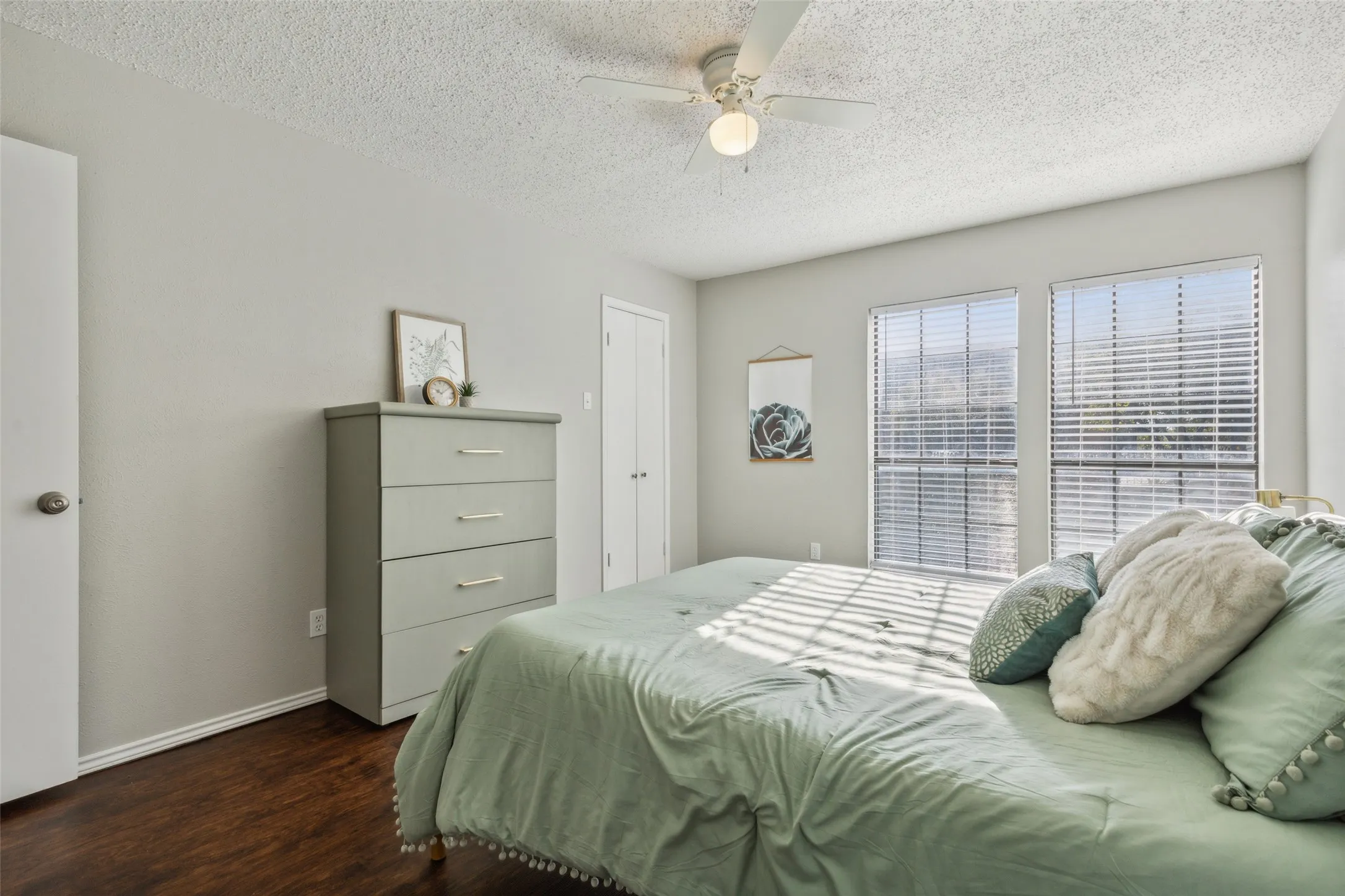 Condominium For Sale in Dallas County , 15151 Berry Trail 706, Dallas, Texas 75248, 2 Bedroom, 2 Bathroom, Garage spaces, 966 Sqft, built in 1980, mls#21287419, Real Estate Agent in Dallas, Homes For Sale in Dallas county, Homes For Sale in Dallas, Realtor in Dallas Texas, Real Estate Brokerage Independent Realty Texas, Luminita Cordes Realtor
