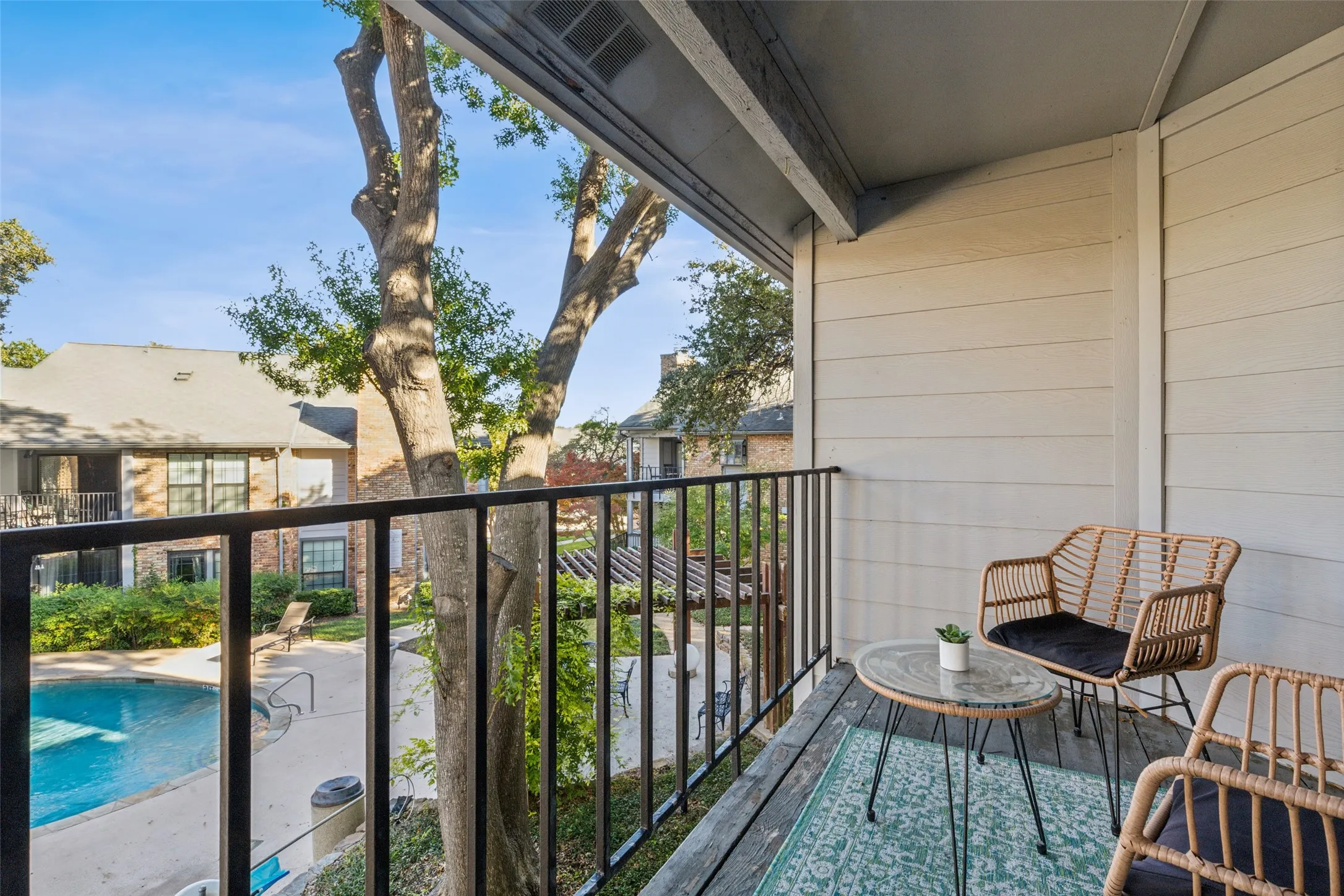 Condominium For Sale in Dallas County , 15151 Berry Trail 706, Dallas, Texas 75248, 2 Bedroom, 2 Bathroom, Garage spaces, 966 Sqft, built in 1980, mls#21287419, Real Estate Agent in Dallas, Homes For Sale in Dallas county, Homes For Sale in Dallas, Realtor in Dallas Texas, Real Estate Brokerage Independent Realty Texas, Luminita Cordes Realtor