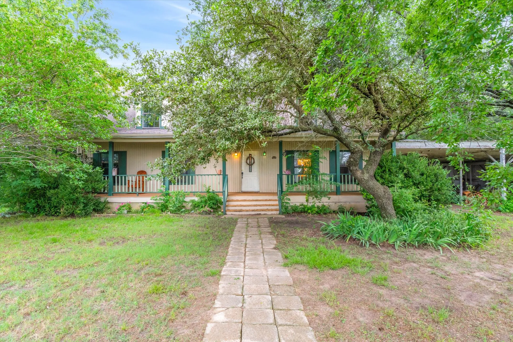 Single Family Residence For Sale in Van Zandt County , 540 Vz County Road 3724, Wills Point, Texas 75169, 3 Bedroom, 3 Bathroom, Garage spaces, 2,224 Sqft, built in 1969, mls#21290708, Real Estate Agent in Wills Point, Homes For Sale in Van Zandt county, Homes For Sale in Wills Point, Realtor in Wills Point Texas, Real Estate Brokerage Independent Realty Texas, Luminita Cordes Realtor