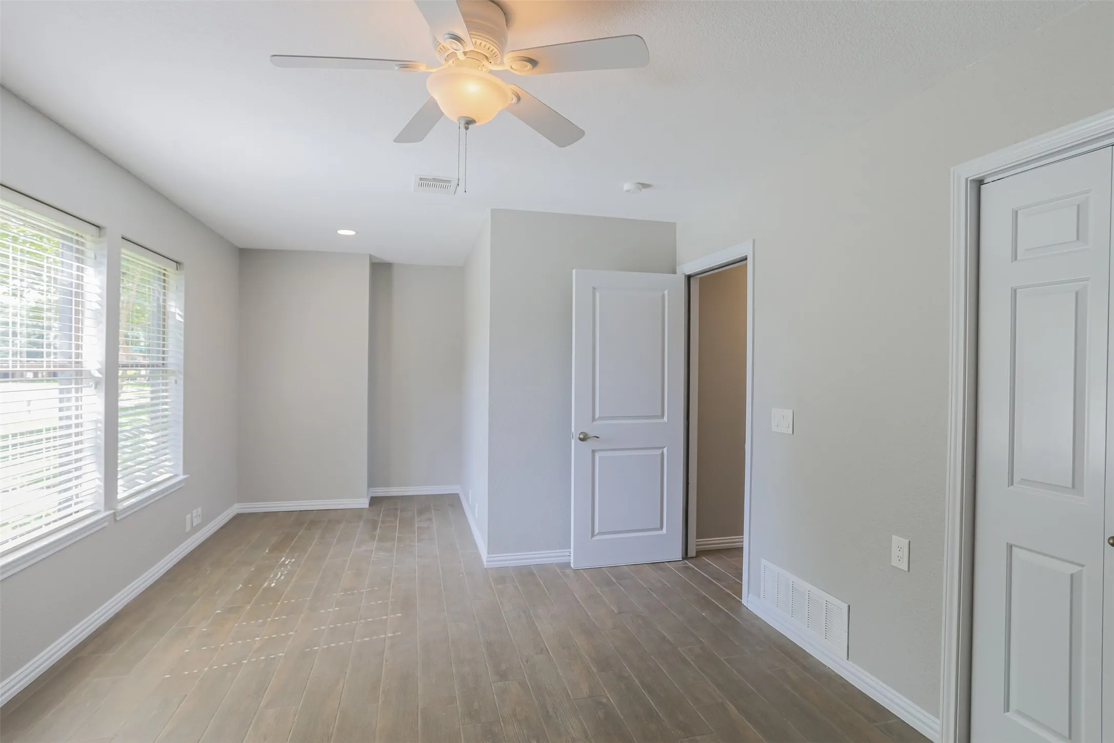Multi-purpose flex room offering endless possibilities, including a home gym, guest suite, or extra bedroom.