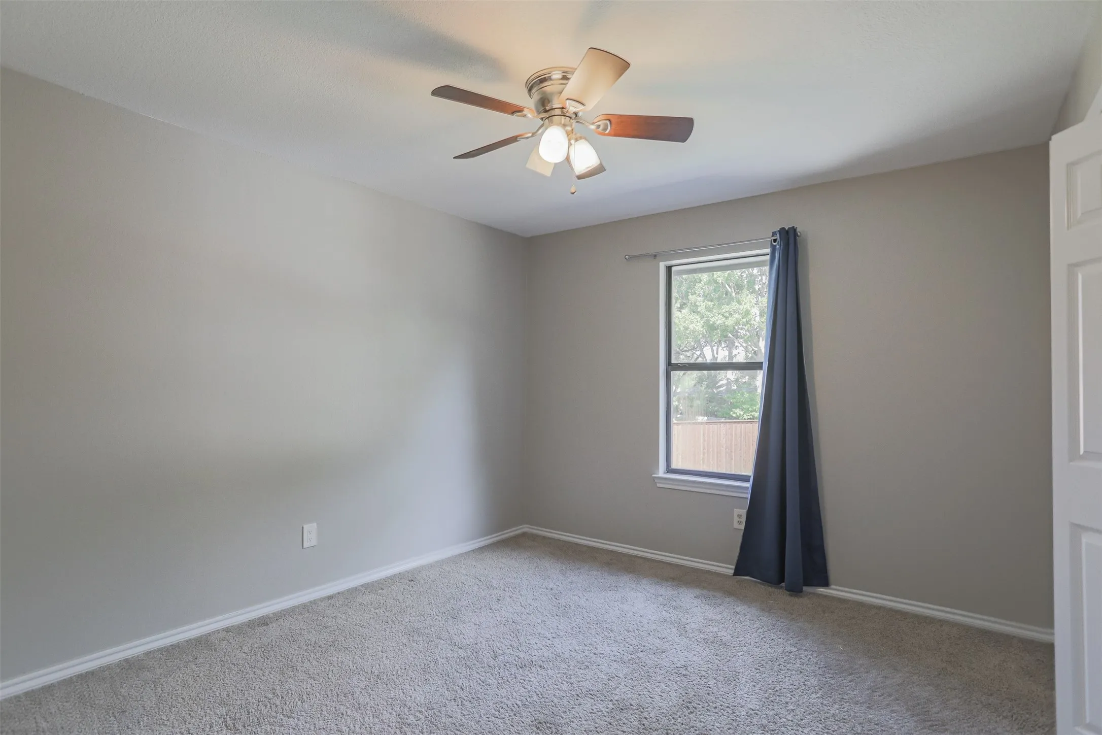 Additional upstairs bedroom.