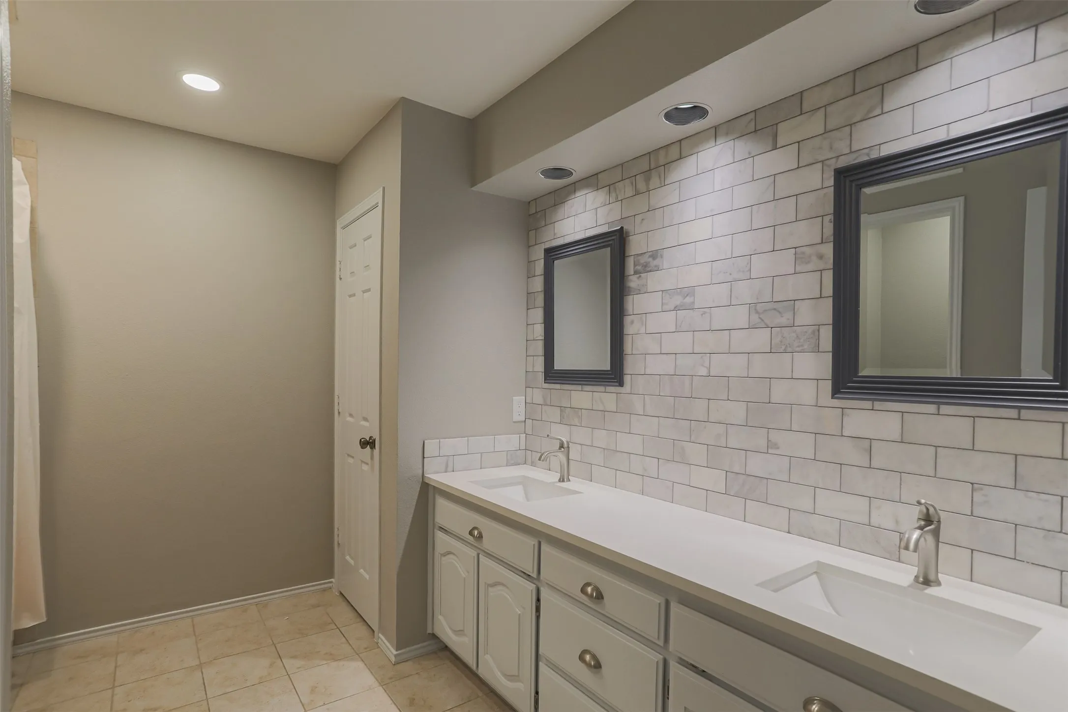 Secondary downstairs bath with shower/tub and dual​​‌​​​​‌​​‌‌​‌‌​​​‌‌​‌​‌​‌​​​‌​​ vanities.