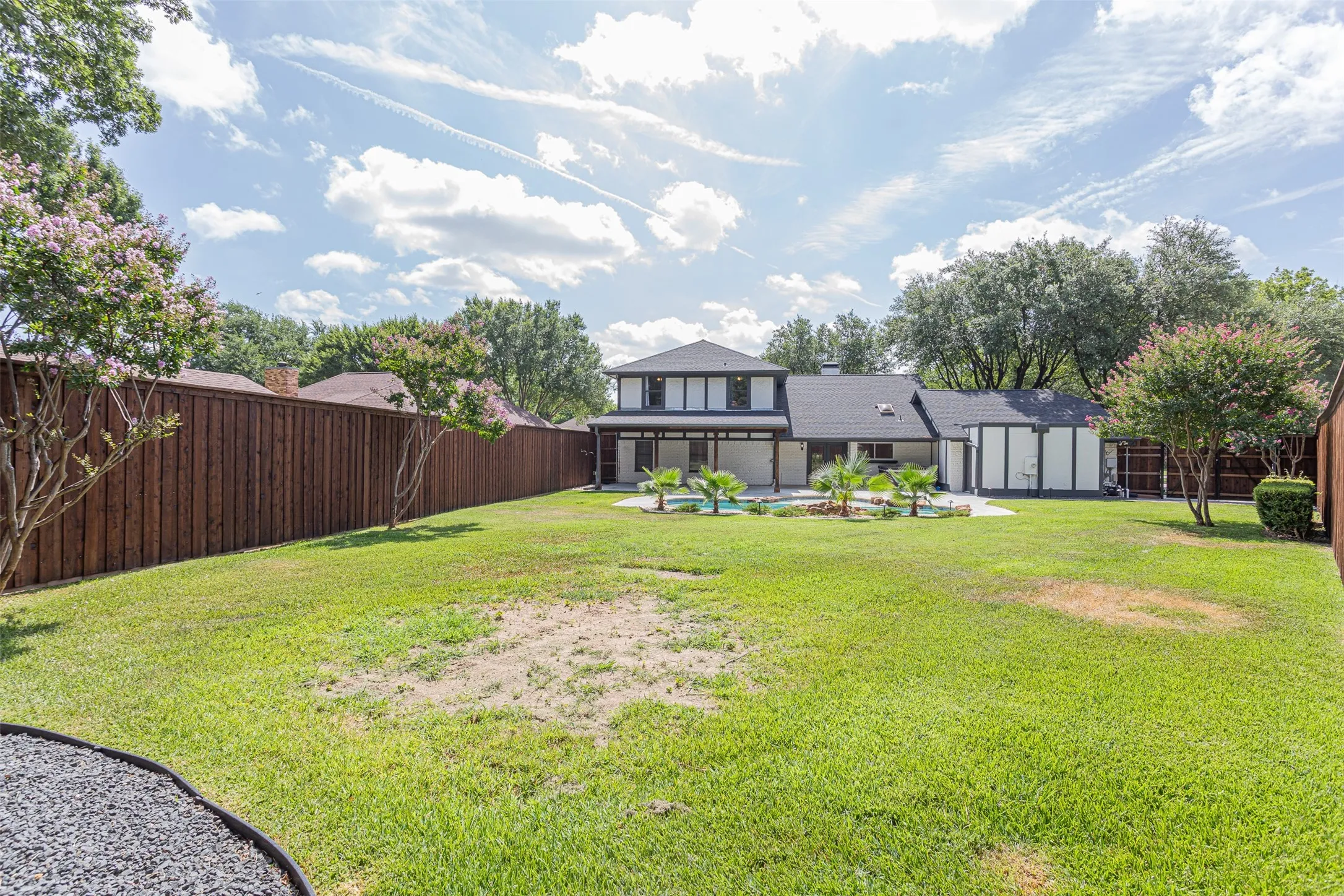 Large backyard offering expansive green space.