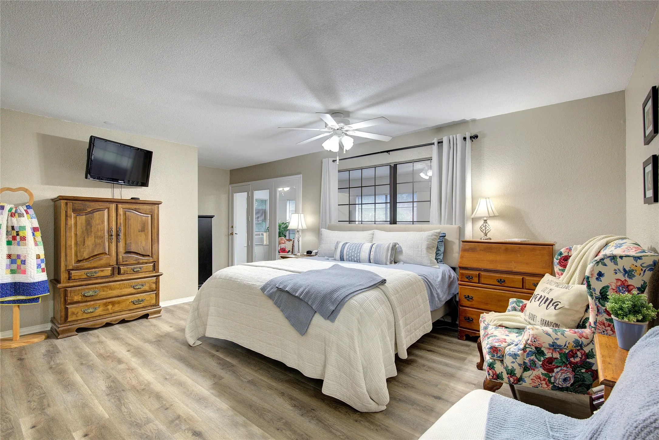 UPSTAIRS Primary suite has new LVP flooring, lots of space, glass doors to solarium/playroom.