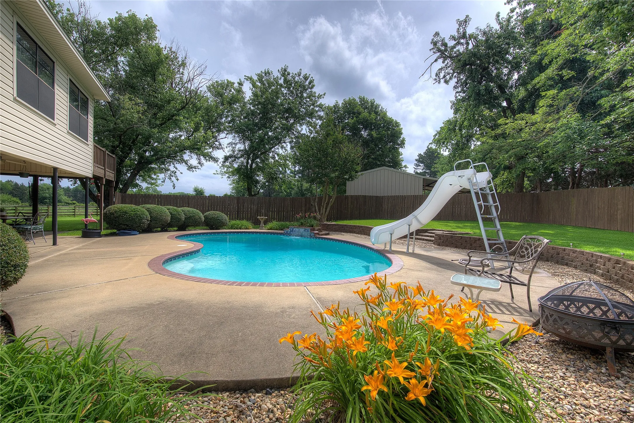 Single Family Residence For Sale in Franklin (TX) County , 753 County Road Sw 3110, Mount Vernon, Texas 75457, 3 Bedroom, 3 Bathroom, 2 Garage spaces, 2,590 Sqft, built in 1990, mls#21290591, Real Estate Agent in Mount Vernon, Homes For Sale in Franklin (TX) county, Homes For Sale in Mount Vernon, Realtor in Mount Vernon Texas, Real Estate Brokerage Independent Realty Texas, Luminita Cordes Realtor