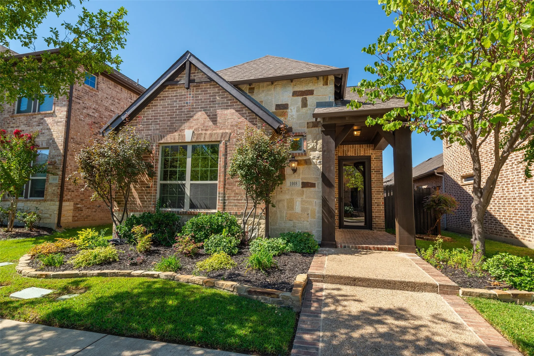 Single Family Residence For Rent in Tarrant County , 1008 Lone Ivory Trail, Arlington, Texas 76005, 3 Bedroom, 2 Bathroom, 2 Garage spaces, 1,638 Sqft, built in 2014, mls#21294028, Real Estate Agent in Arlington, Homes For Rent in Tarrant county, Homes For Rent in Arlington, Realtor in Arlington Texas, Real Estate Brokerage Independent Realty Texas, Luminita Cordes Realtor