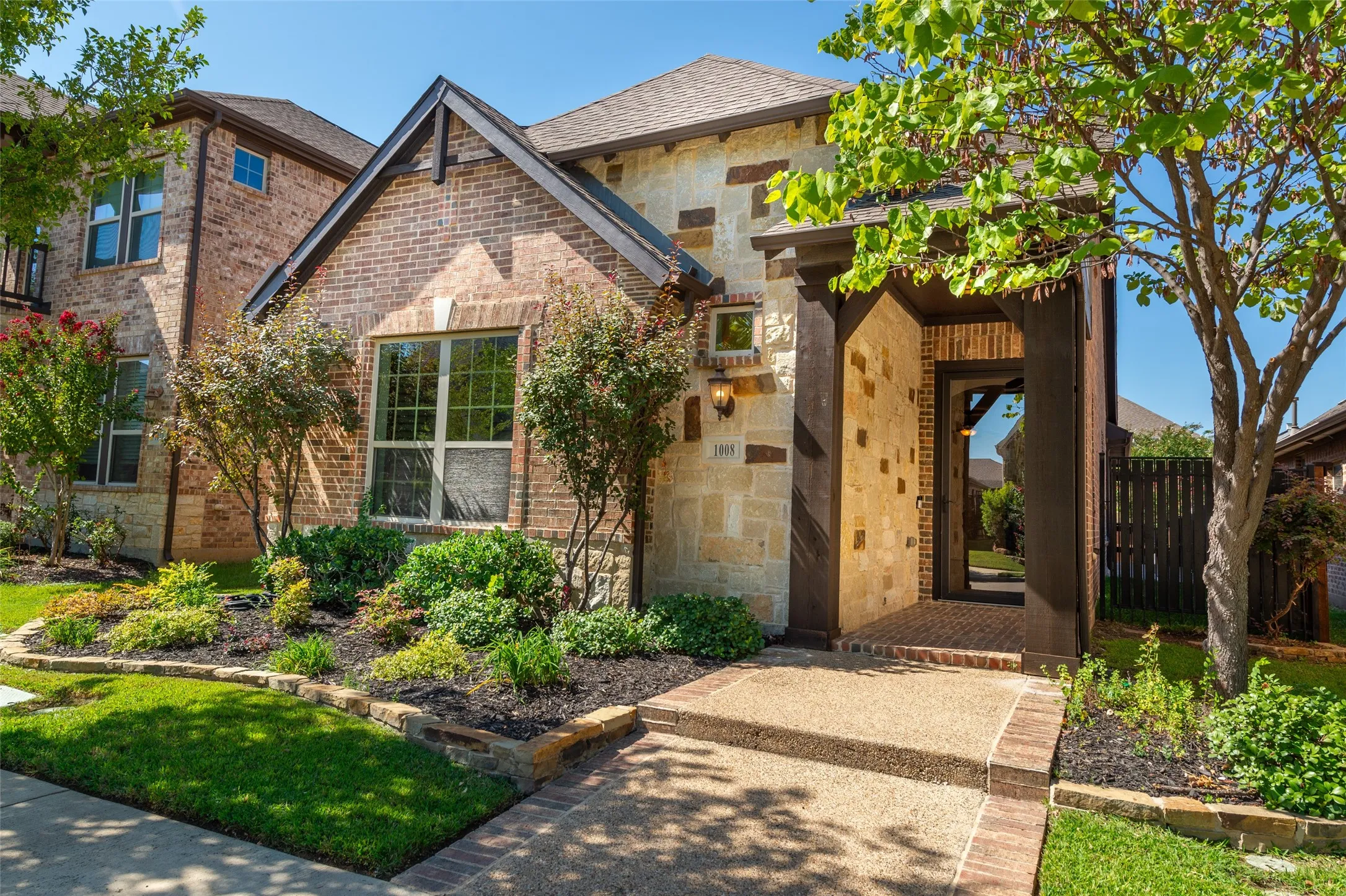 Single Family Residence For Rent in Tarrant County , 1008 Lone Ivory Trail, Arlington, Texas 76005, 3 Bedroom, 2 Bathroom, 2 Garage spaces, 1,638 Sqft, built in 2014, mls#21294028, Real Estate Agent in Arlington, Homes For Rent in Tarrant county, Homes For Rent in Arlington, Realtor in Arlington Texas, Real Estate Brokerage Independent Realty Texas, Luminita Cordes Realtor