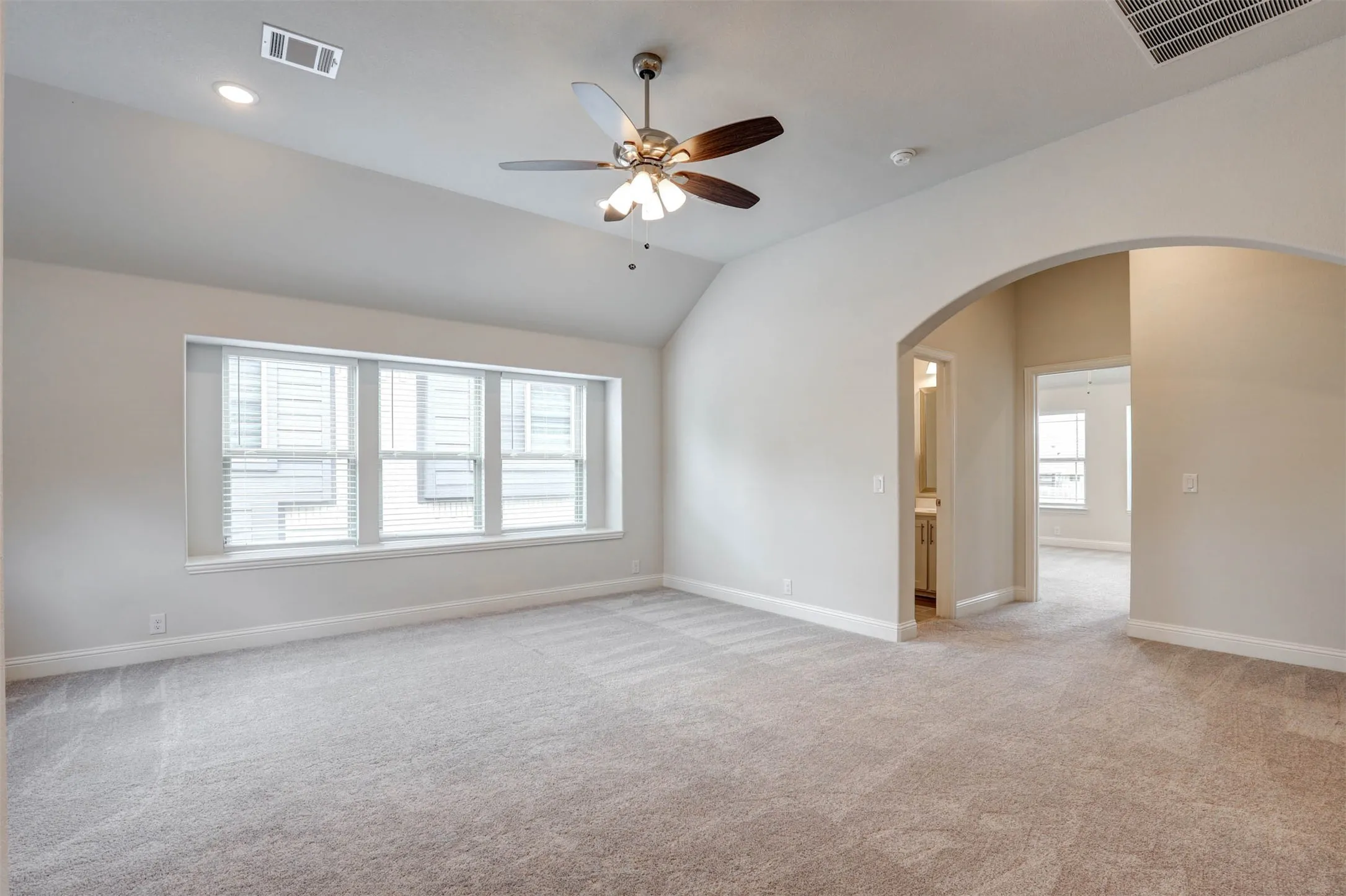 Single Family Residence For Sale in Tarrant County , 11509 Falcon Trace Drive, Fort Worth, Texas 76244, 4 Bedroom, 3 Bathroom, 2 Garage spaces, 3,368 Sqft, built in 2022, mls#21292317, Real Estate Agent in Fort Worth, Homes For Sale in Tarrant county, Homes For Sale in Fort Worth, Realtor in Fort Worth Texas, Real Estate Brokerage Independent Realty Texas, Luminita Cordes Realtor