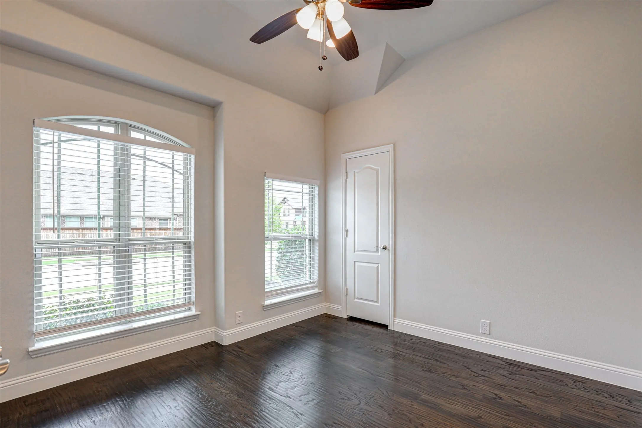 Single Family Residence For Sale in Tarrant County , 11509 Falcon Trace Drive, Fort Worth, Texas 76244, 4 Bedroom, 3 Bathroom, 2 Garage spaces, 3,368 Sqft, built in 2022, mls#21292317, Real Estate Agent in Fort Worth, Homes For Sale in Tarrant county, Homes For Sale in Fort Worth, Realtor in Fort Worth Texas, Real Estate Brokerage Independent Realty Texas, Luminita Cordes Realtor
