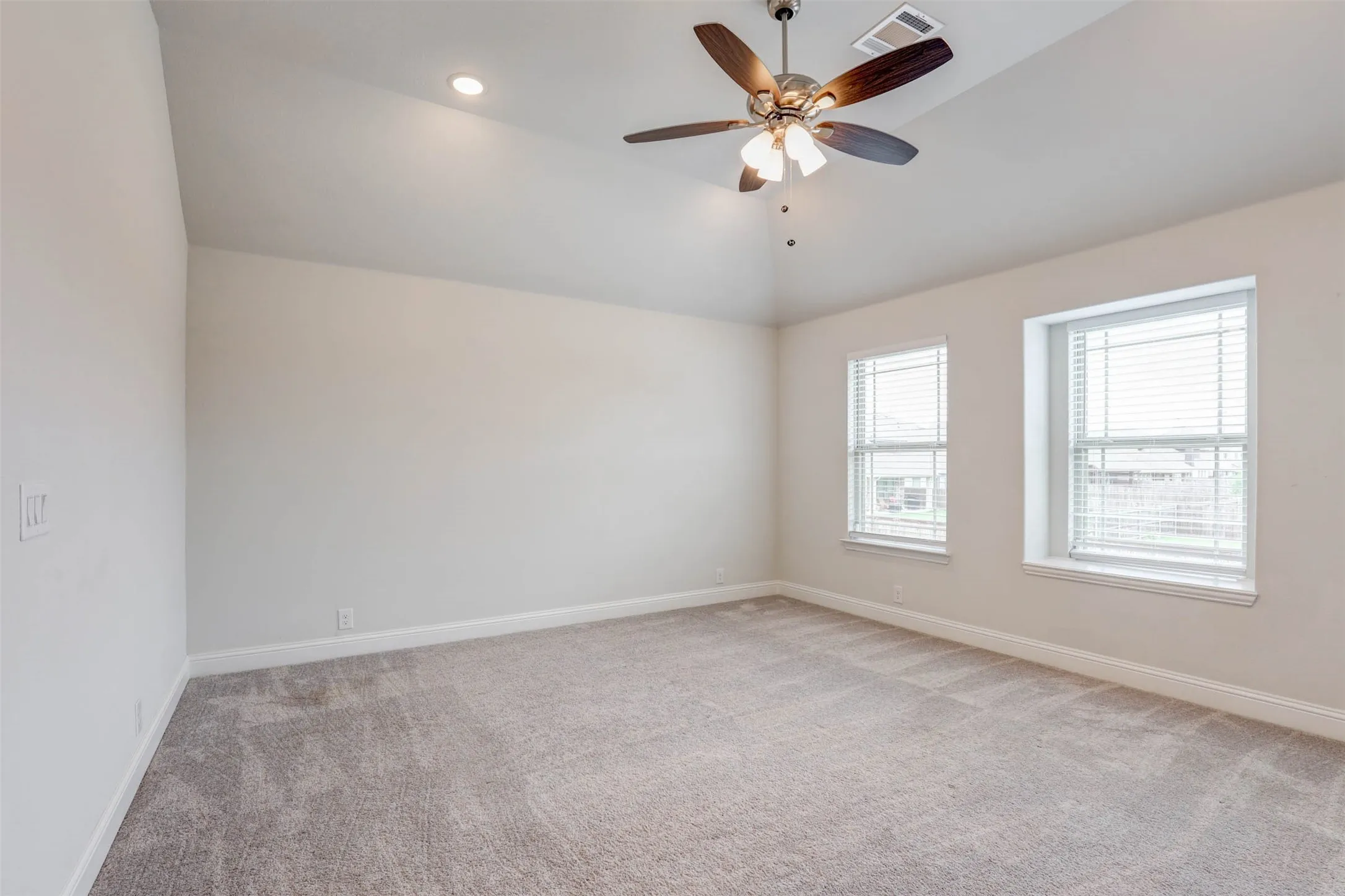 Single Family Residence For Sale in Tarrant County , 11509 Falcon Trace Drive, Fort Worth, Texas 76244, 4 Bedroom, 3 Bathroom, 2 Garage spaces, 3,368 Sqft, built in 2022, mls#21292317, Real Estate Agent in Fort Worth, Homes For Sale in Tarrant county, Homes For Sale in Fort Worth, Realtor in Fort Worth Texas, Real Estate Brokerage Independent Realty Texas, Luminita Cordes Realtor