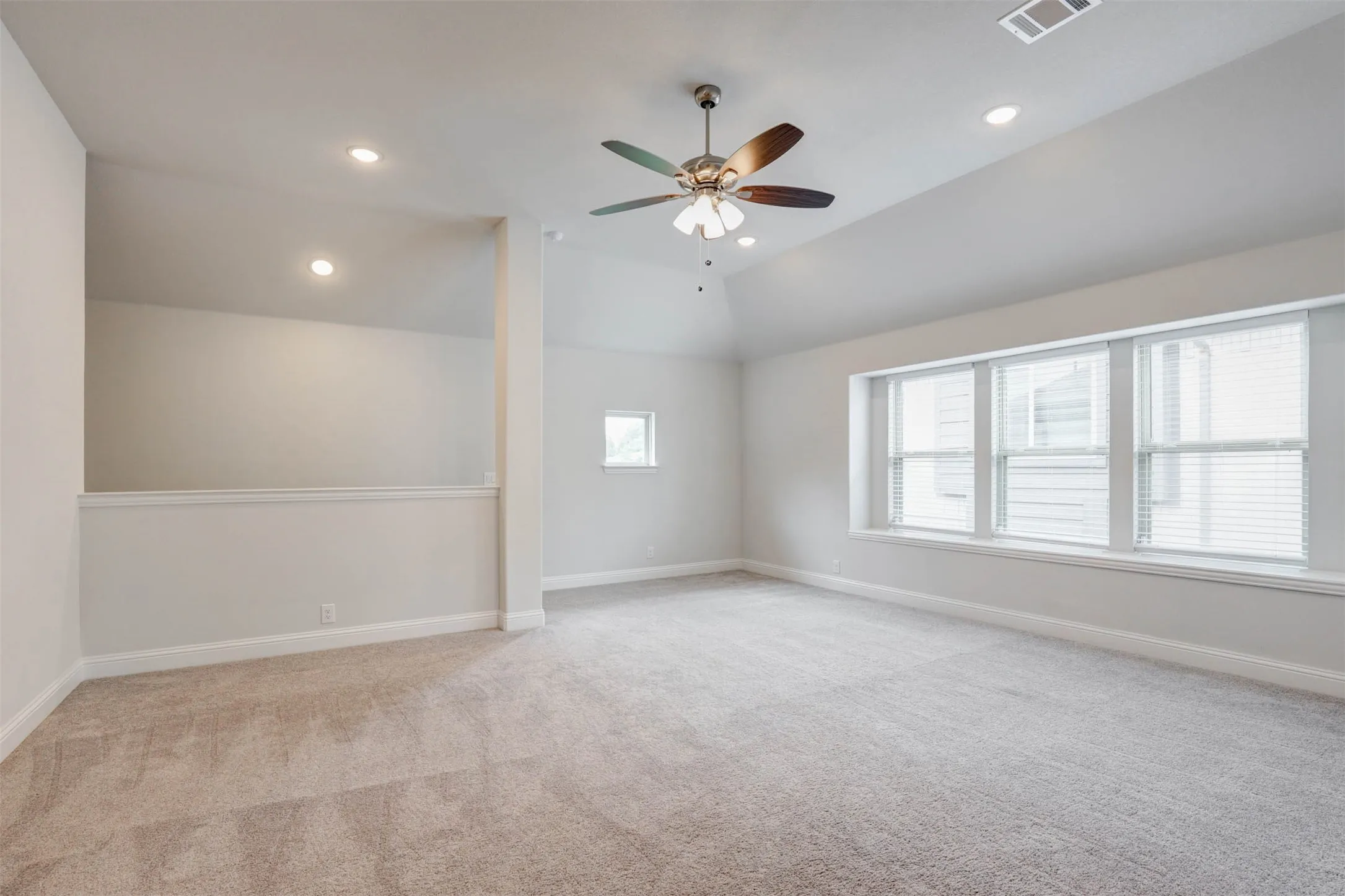 Single Family Residence For Sale in Tarrant County , 11509 Falcon Trace Drive, Fort Worth, Texas 76244, 4 Bedroom, 3 Bathroom, 2 Garage spaces, 3,368 Sqft, built in 2022, mls#21292317, Real Estate Agent in Fort Worth, Homes For Sale in Tarrant county, Homes For Sale in Fort Worth, Realtor in Fort Worth Texas, Real Estate Brokerage Independent Realty Texas, Luminita Cordes Realtor